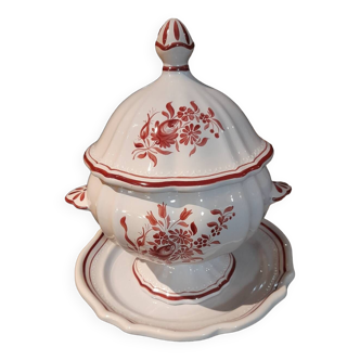 Soup tureen and matching plate