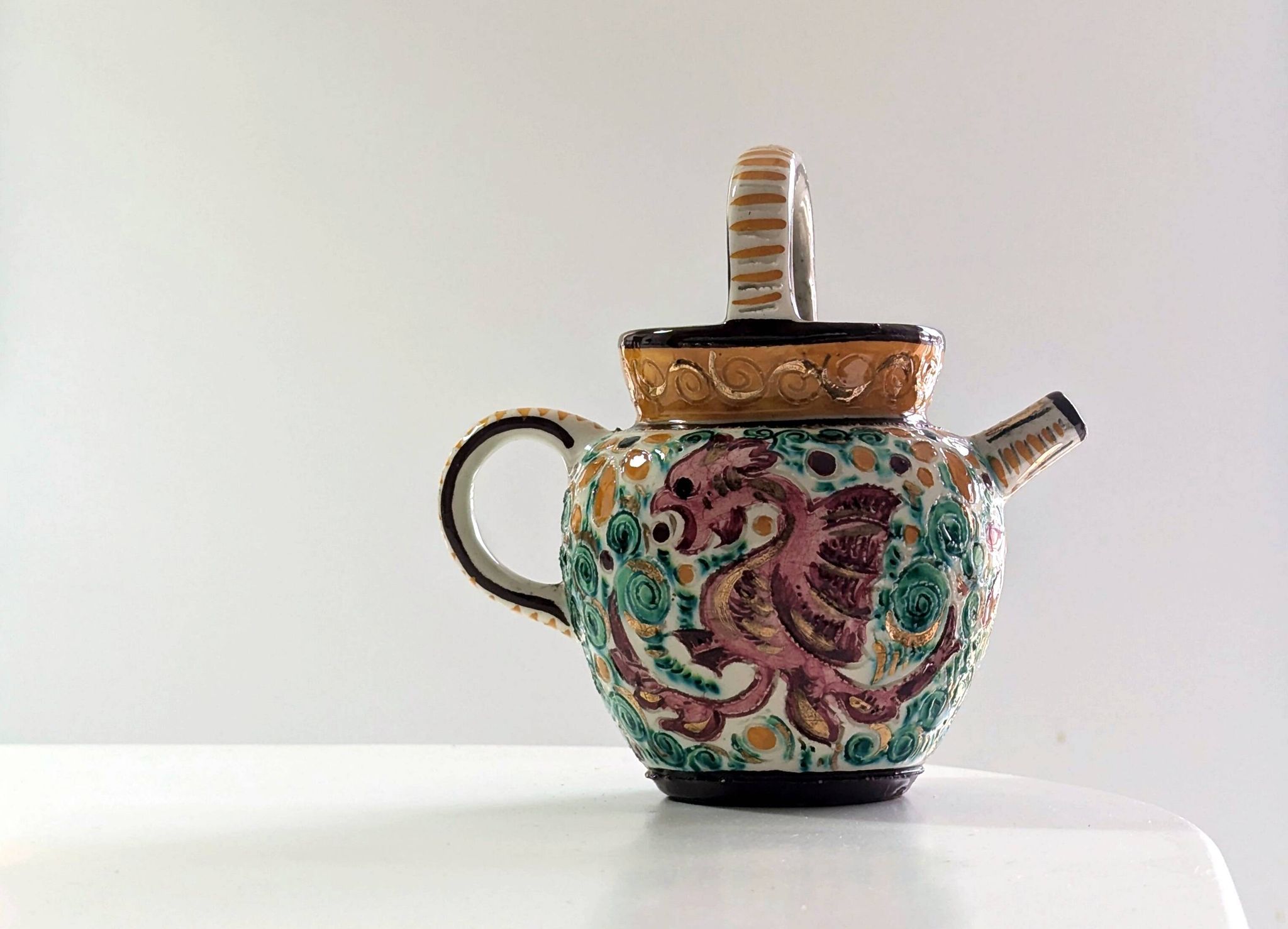 Cruche Pot Faïence - décor dragon - Motifs tourbillonnants et créatures fantastiques - Masse frères