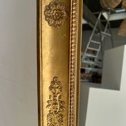 Miroir doré style Restauration à décor de palmettes étirées
