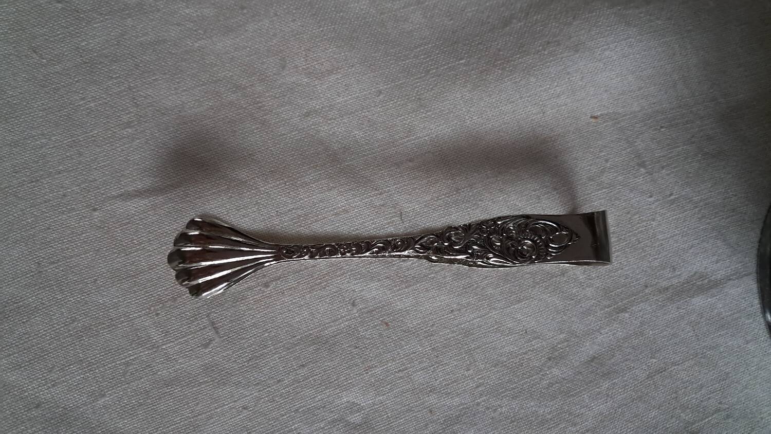 Teapot, sugar bowl, milk jug, jam jar.