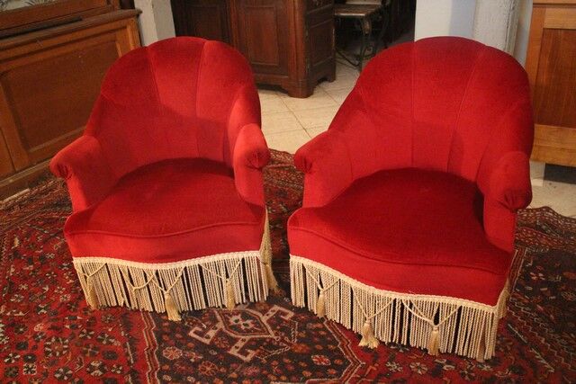 Paire de fauteuils crapaud en velours rouge de style Napoléon III