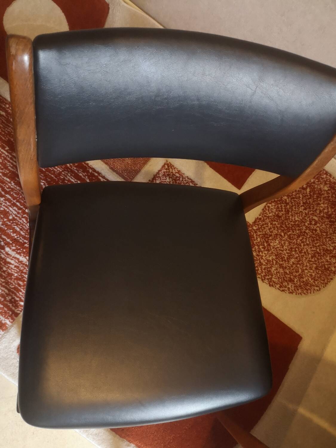 2 Scandinavian chairs