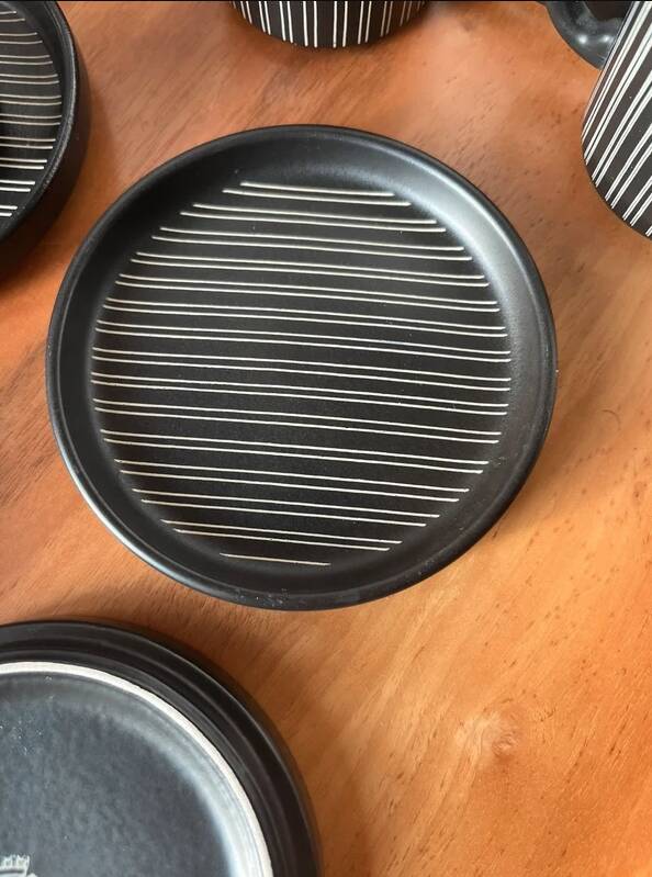 Tasses à café noir rayée blanc vintage Salins