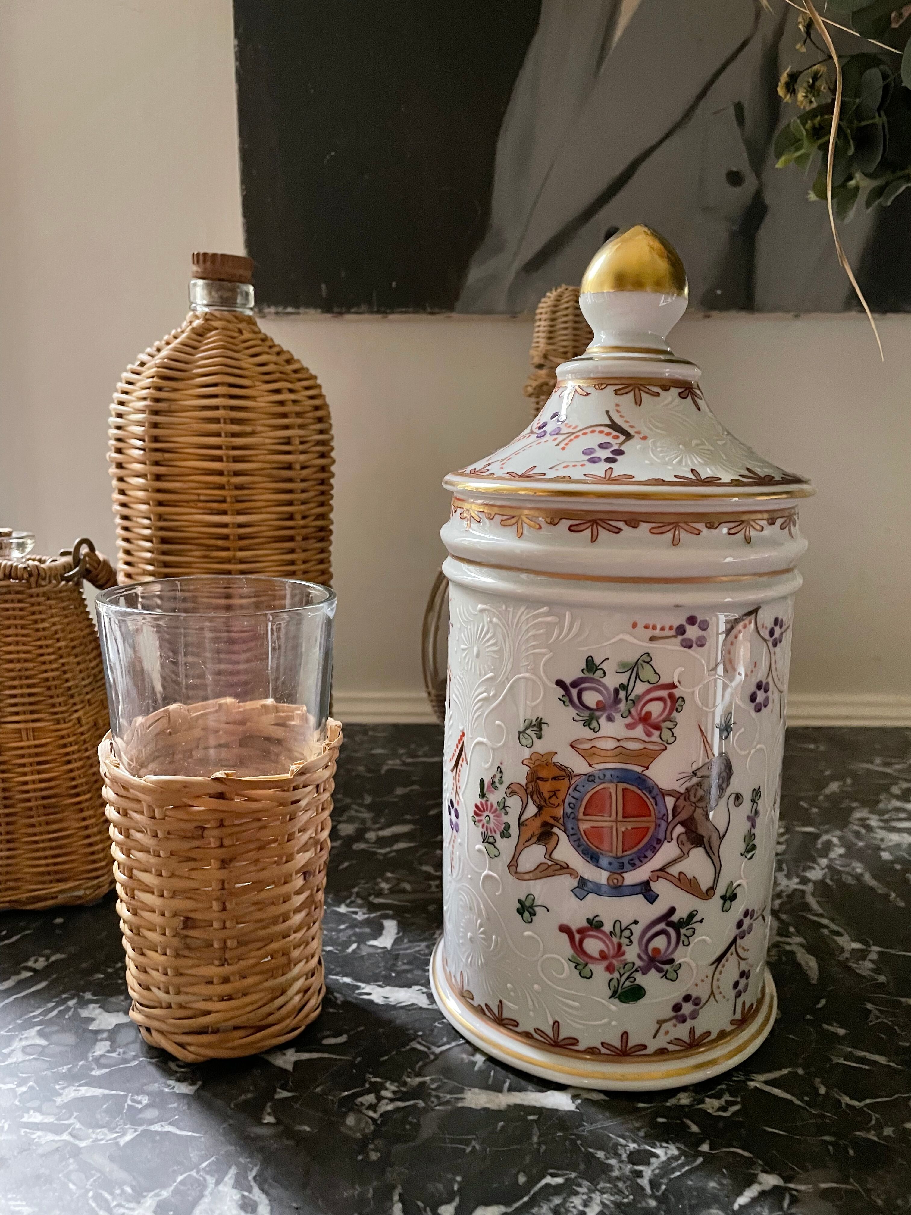 Twentieth century Paris porcelain pharmacy pot