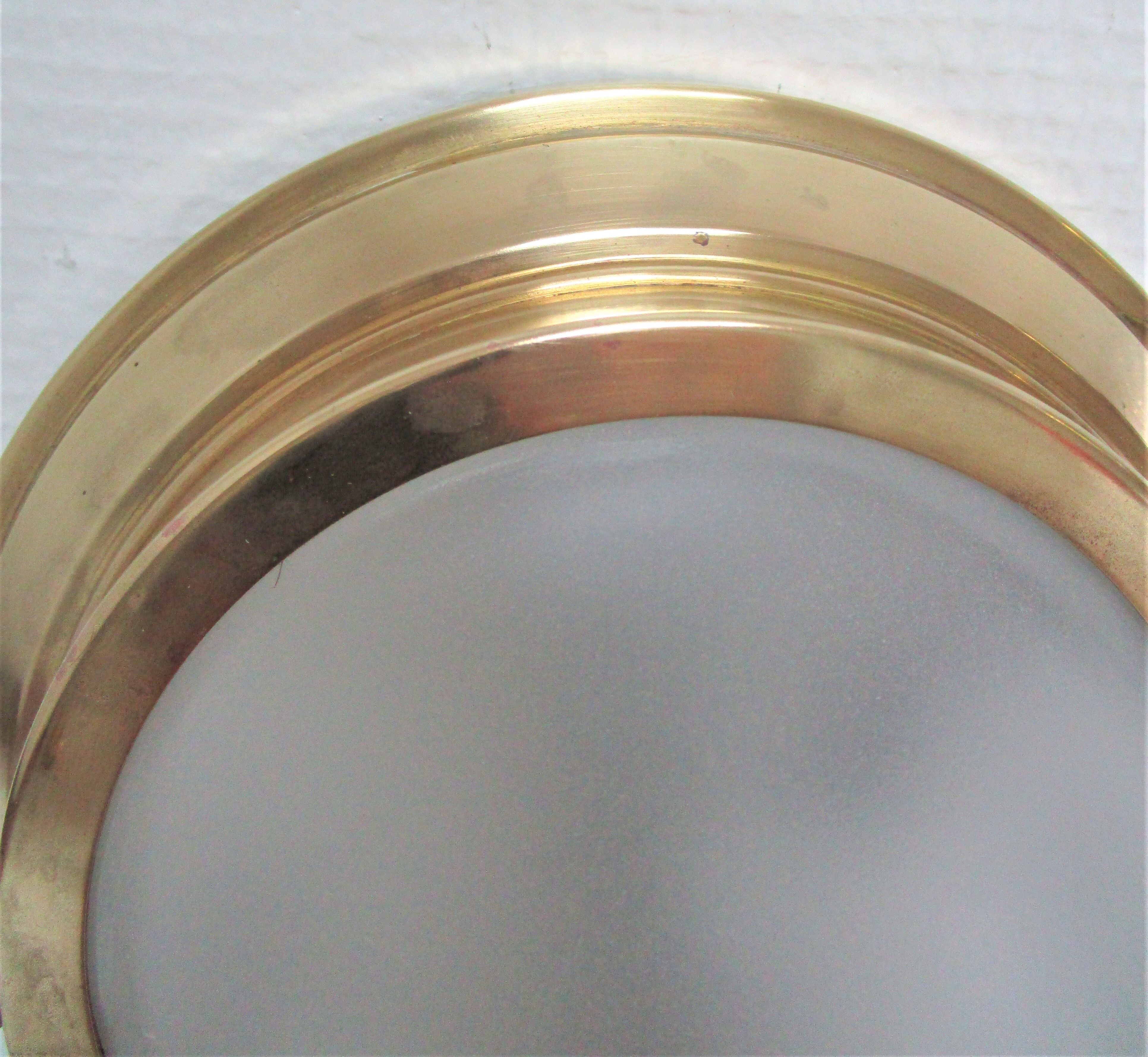 Applique laiton verre bombé dépoli début XXème