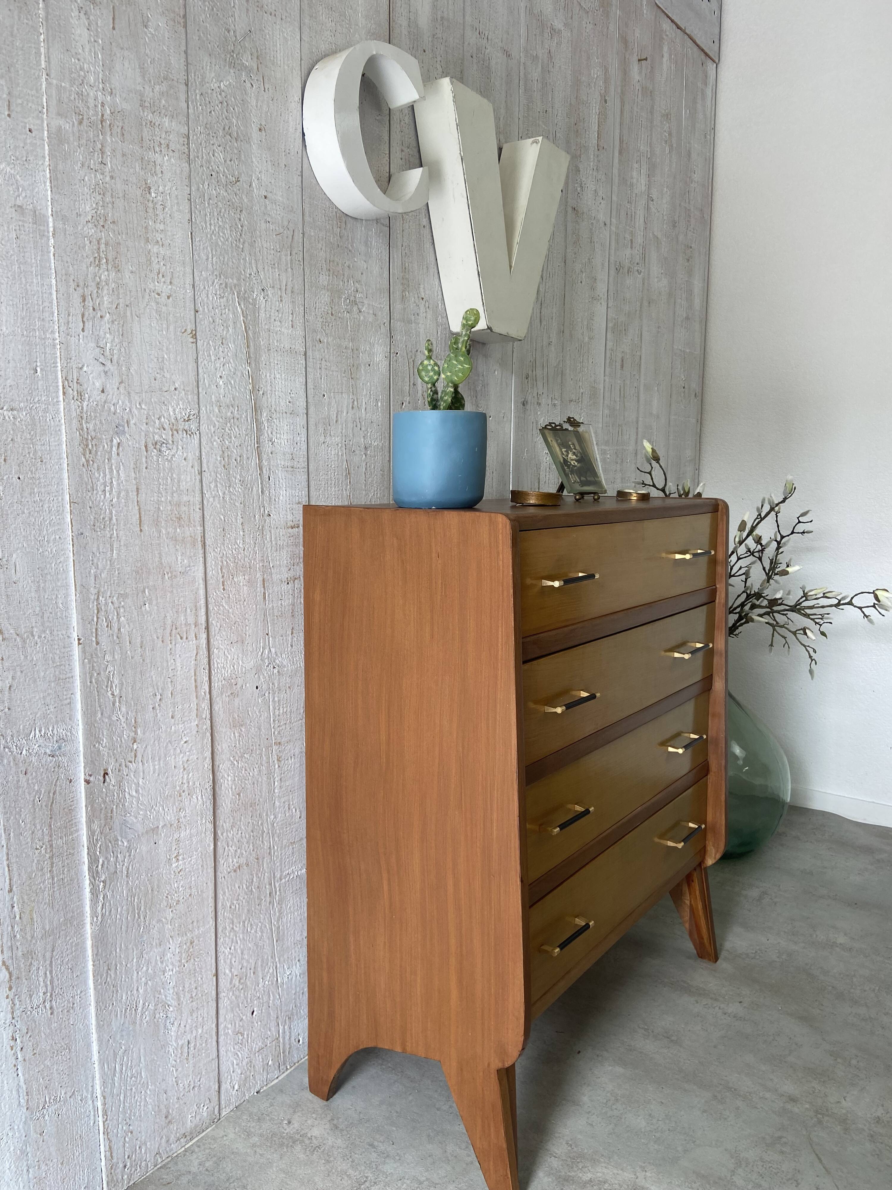 Vintage chest of drawers