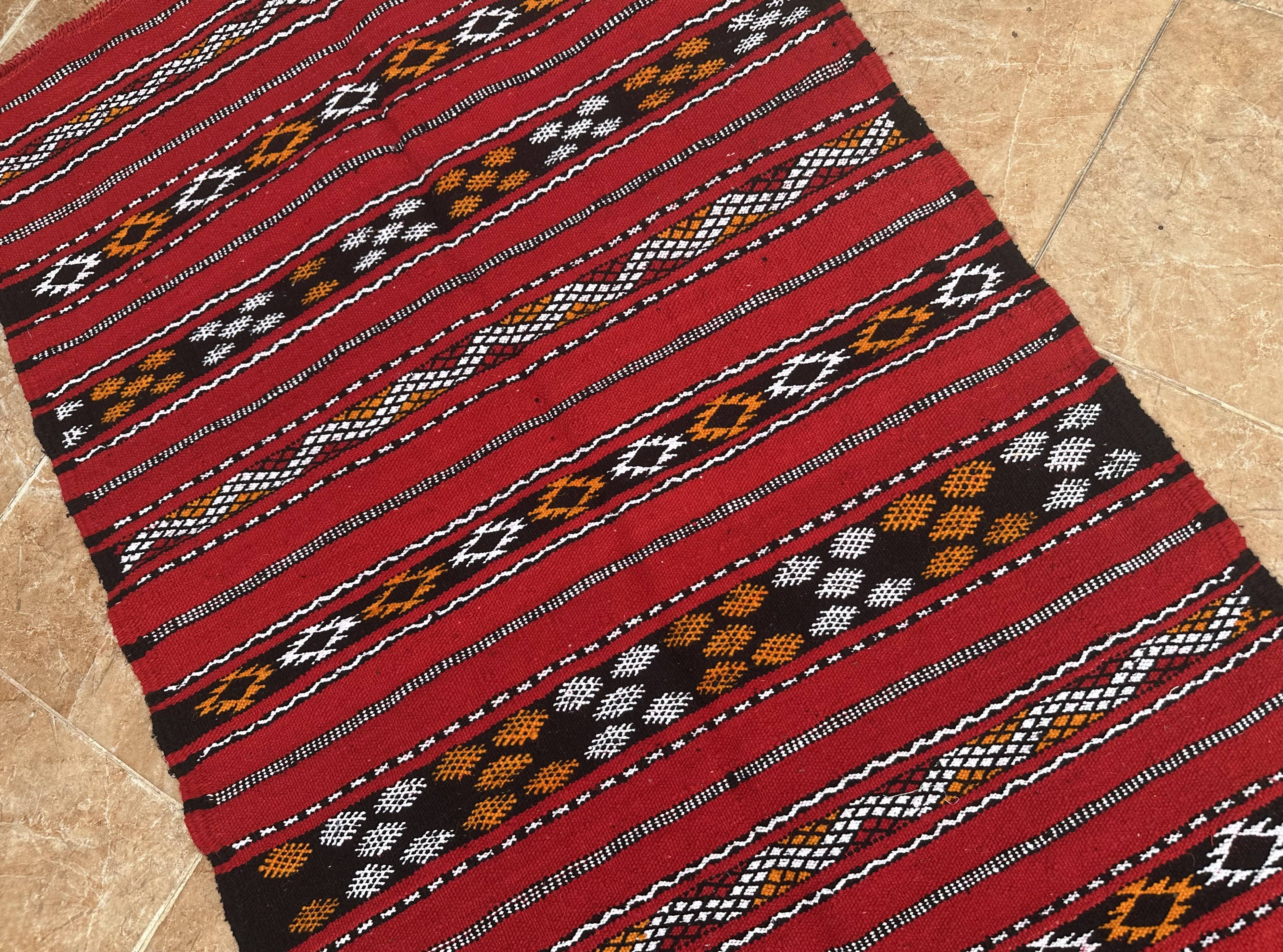 Moroccan Berber rug handwoven 100% organic wool from