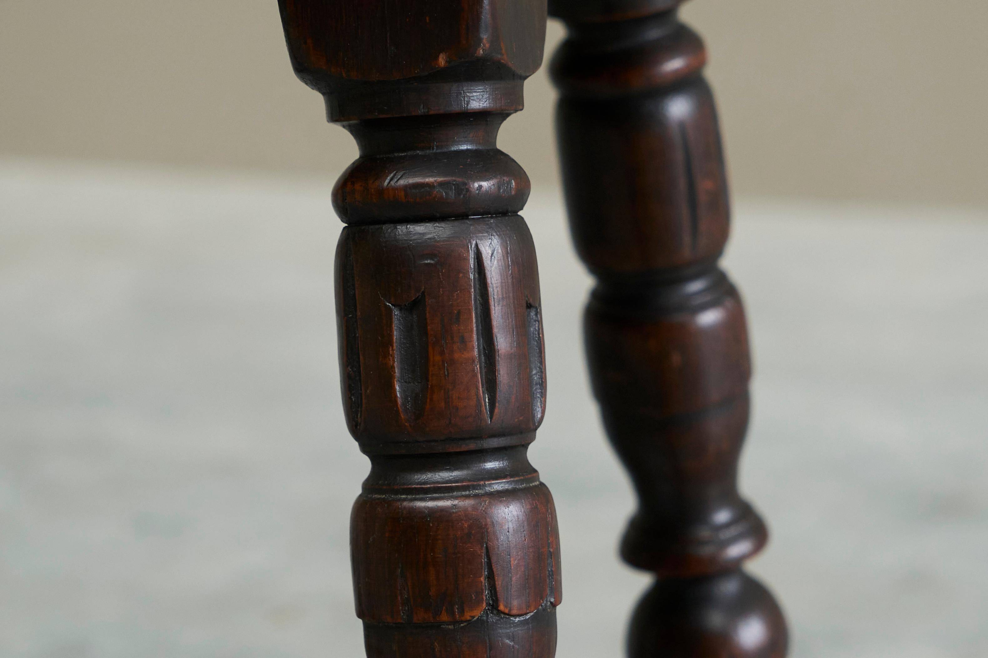 Rustic stool or side table in turned and carved solid oak, 19th century.