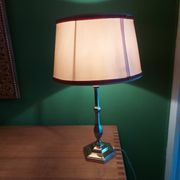 Lampe en métal argenté avec son abat jour