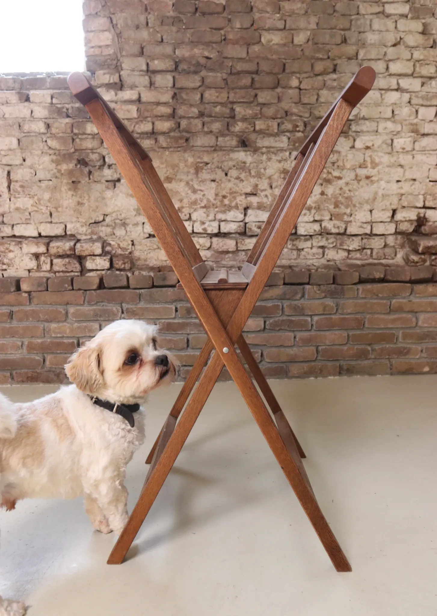 Folding oak magazine rack with slats – vintage magazine stand, mid-20th c.