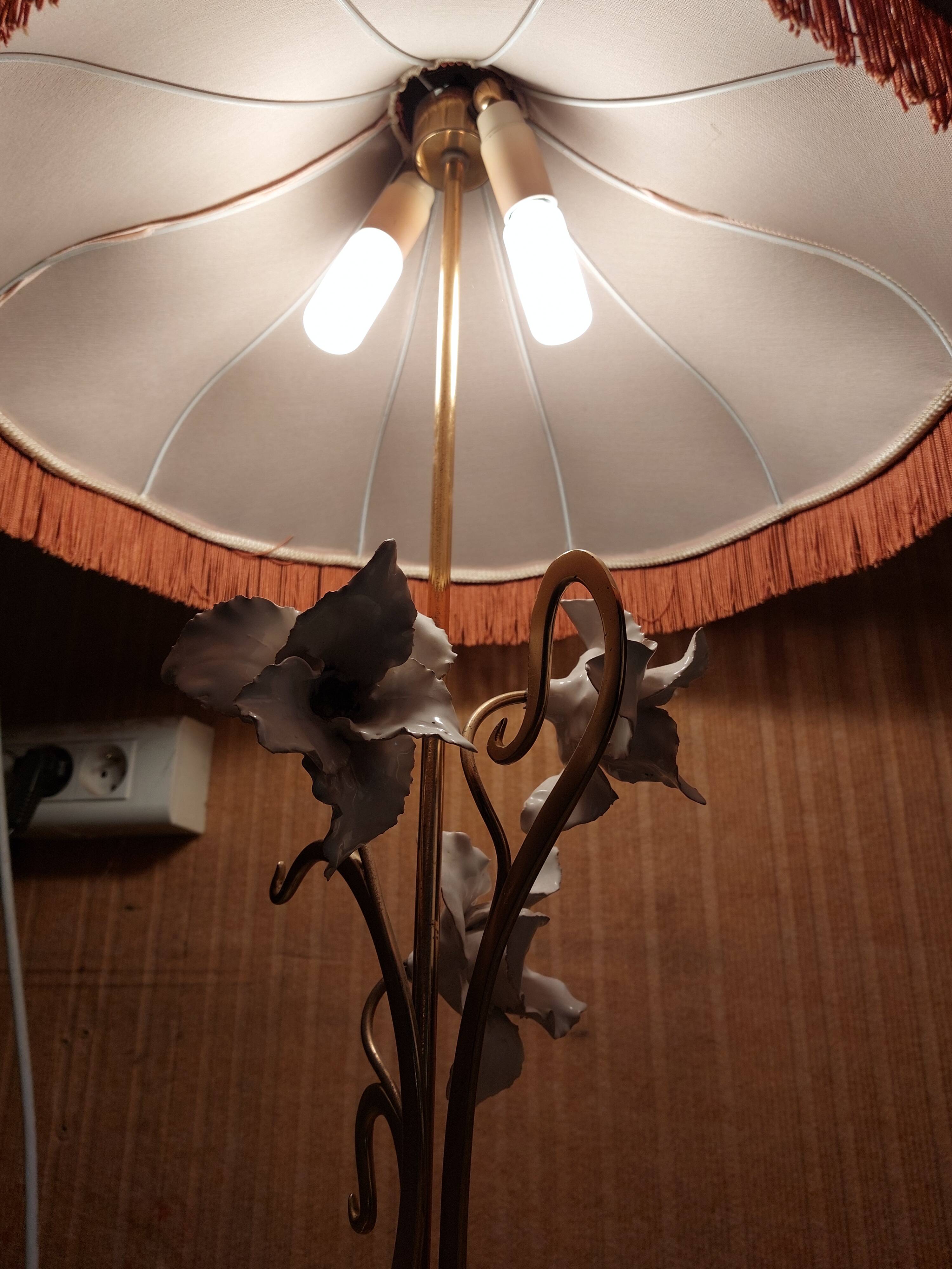 Large gilded brass lamp with white porcelain fleur-de-lis decoration