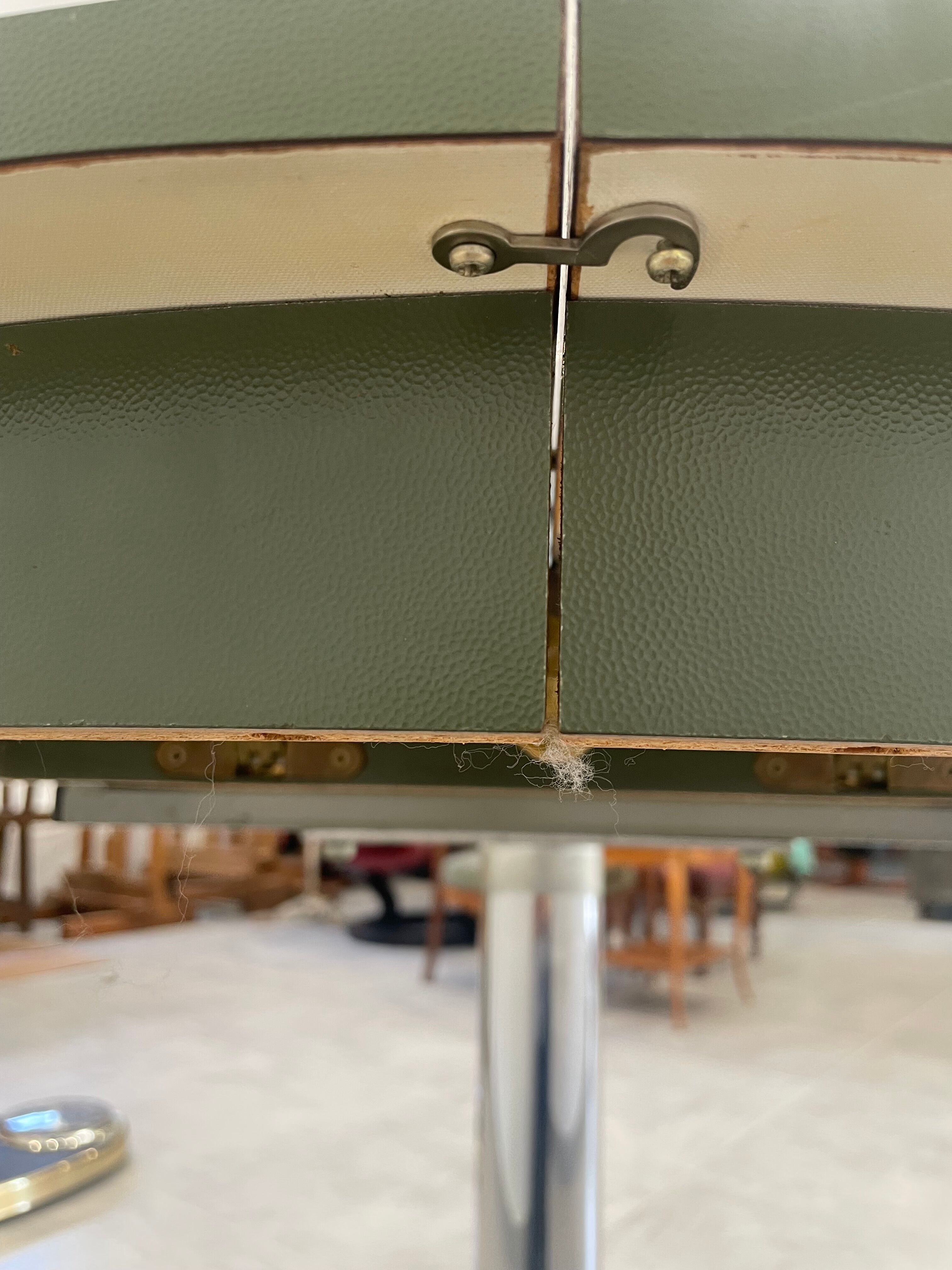 Extendable round table, foot chrome year 70