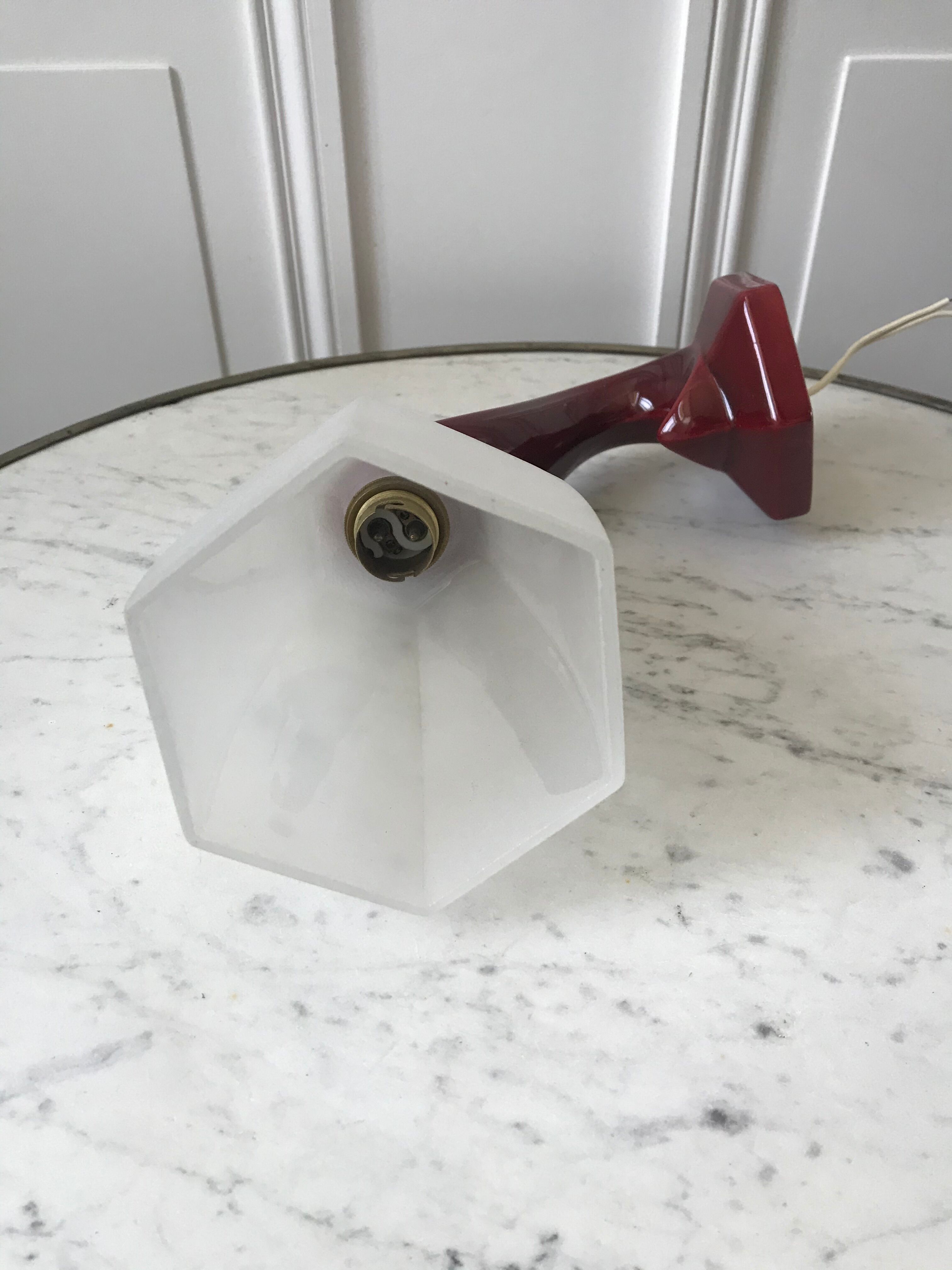 Art Deco glass wall lamp with burgundy porcelain support 30s