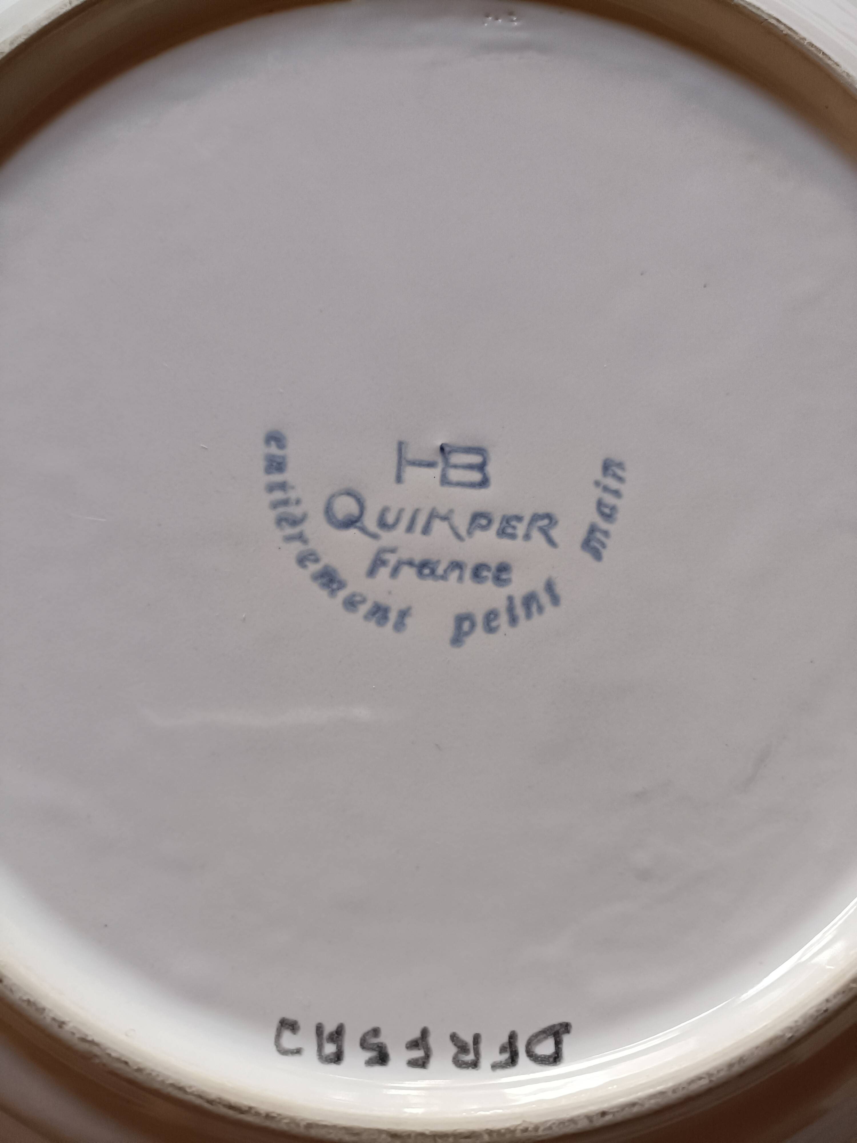 2 assiettes en faïence de Quimper peintes à la main