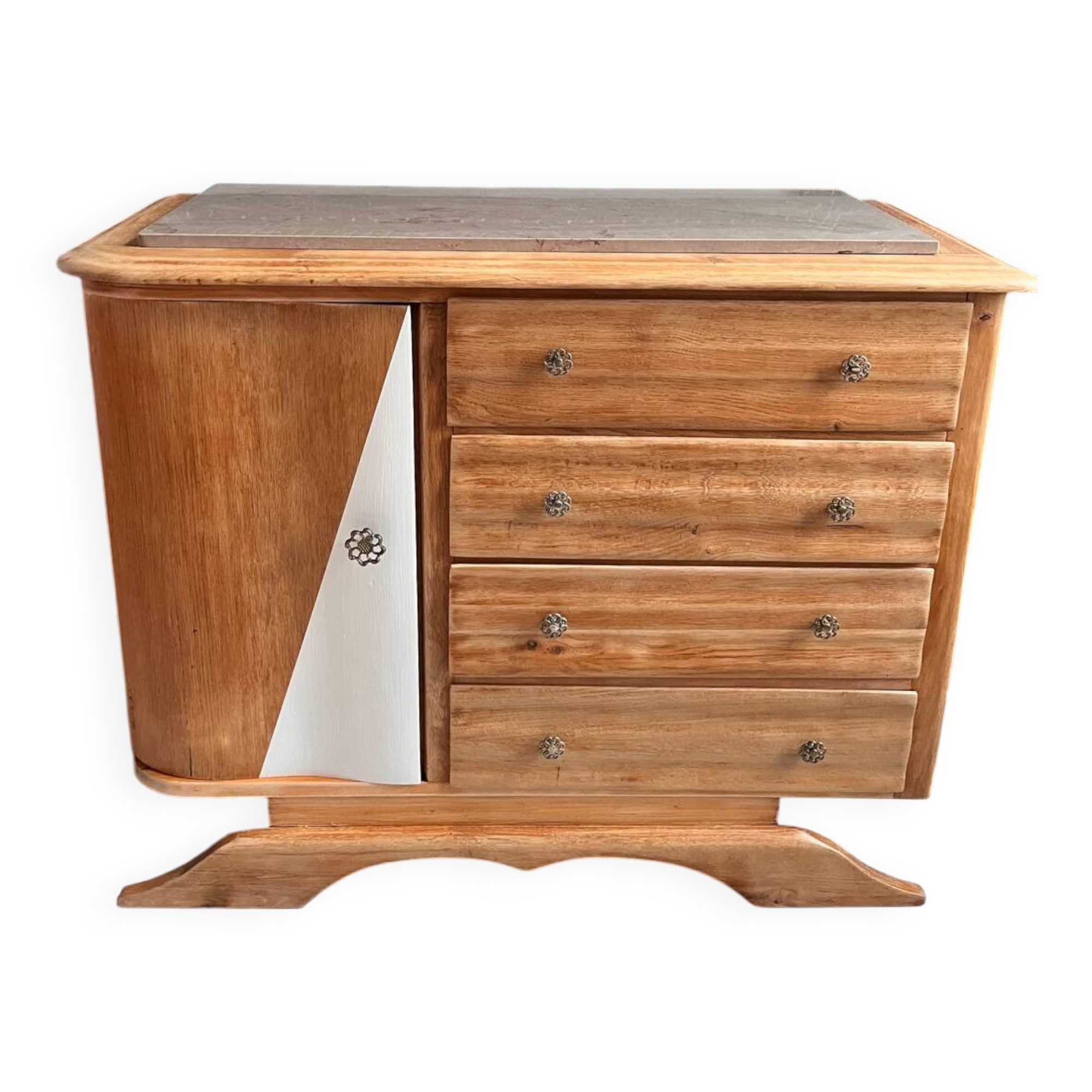 Moustache leg commode