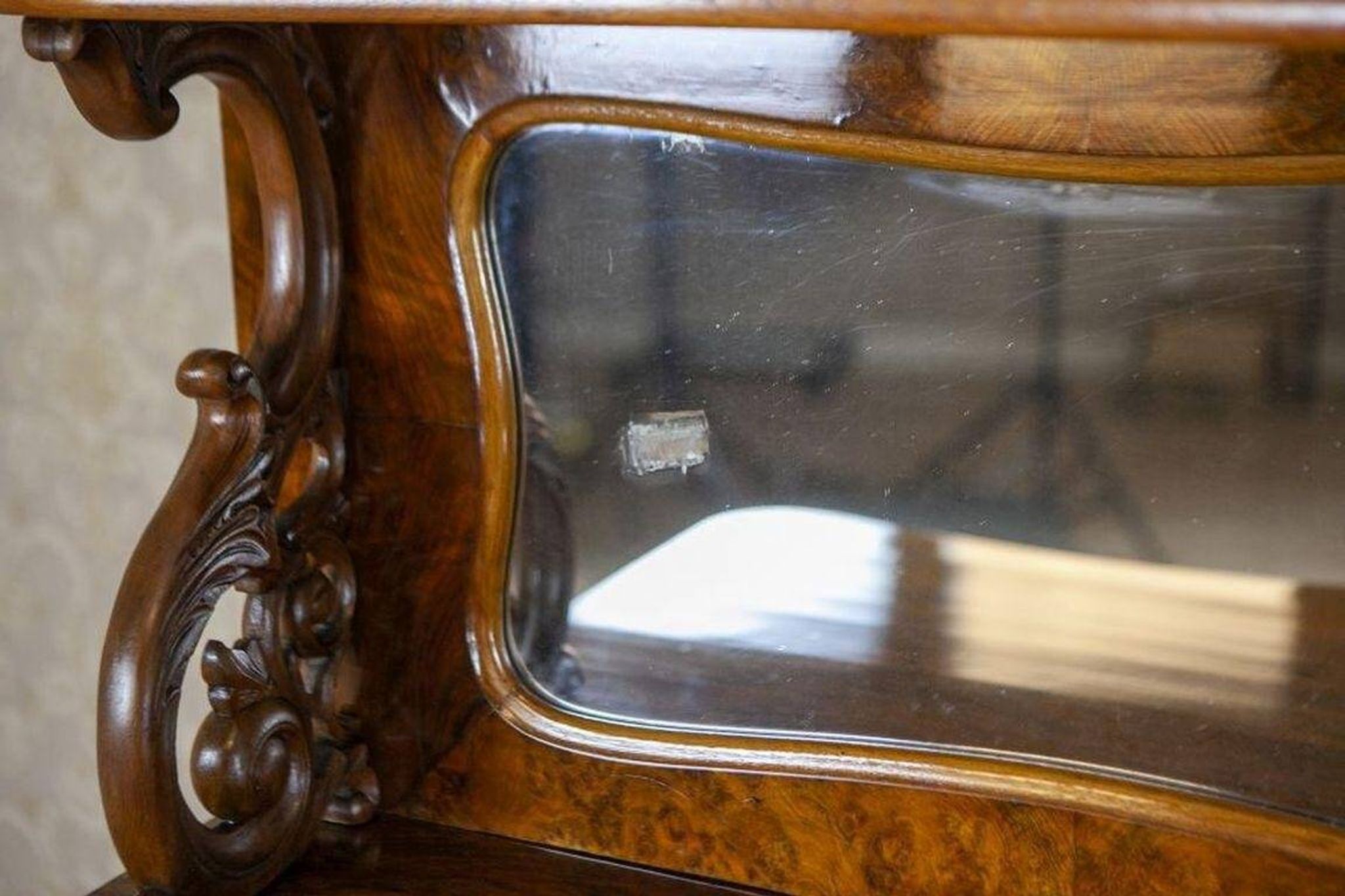Buffet Rococo Revival en noyer et placage, 1850