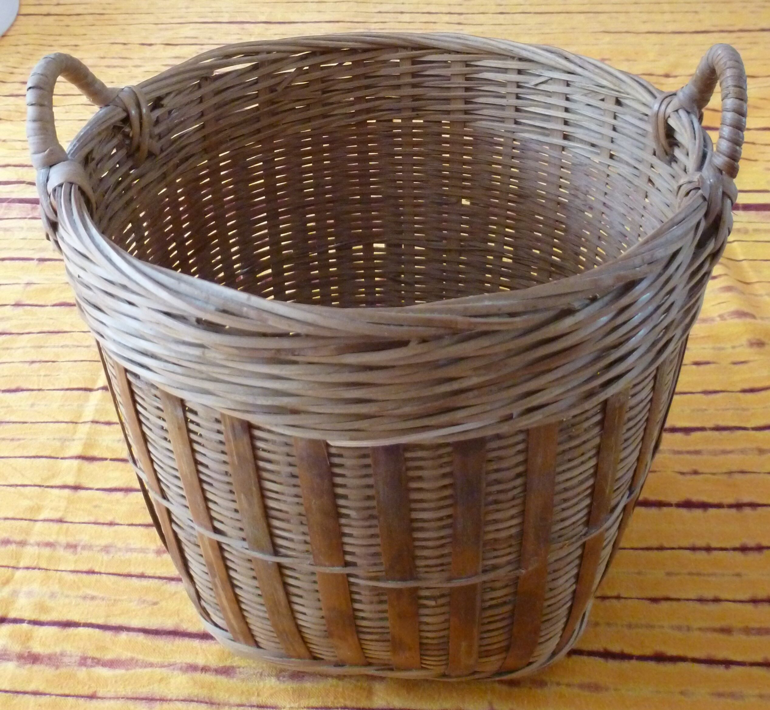 Planter basket in rattan and bamboo