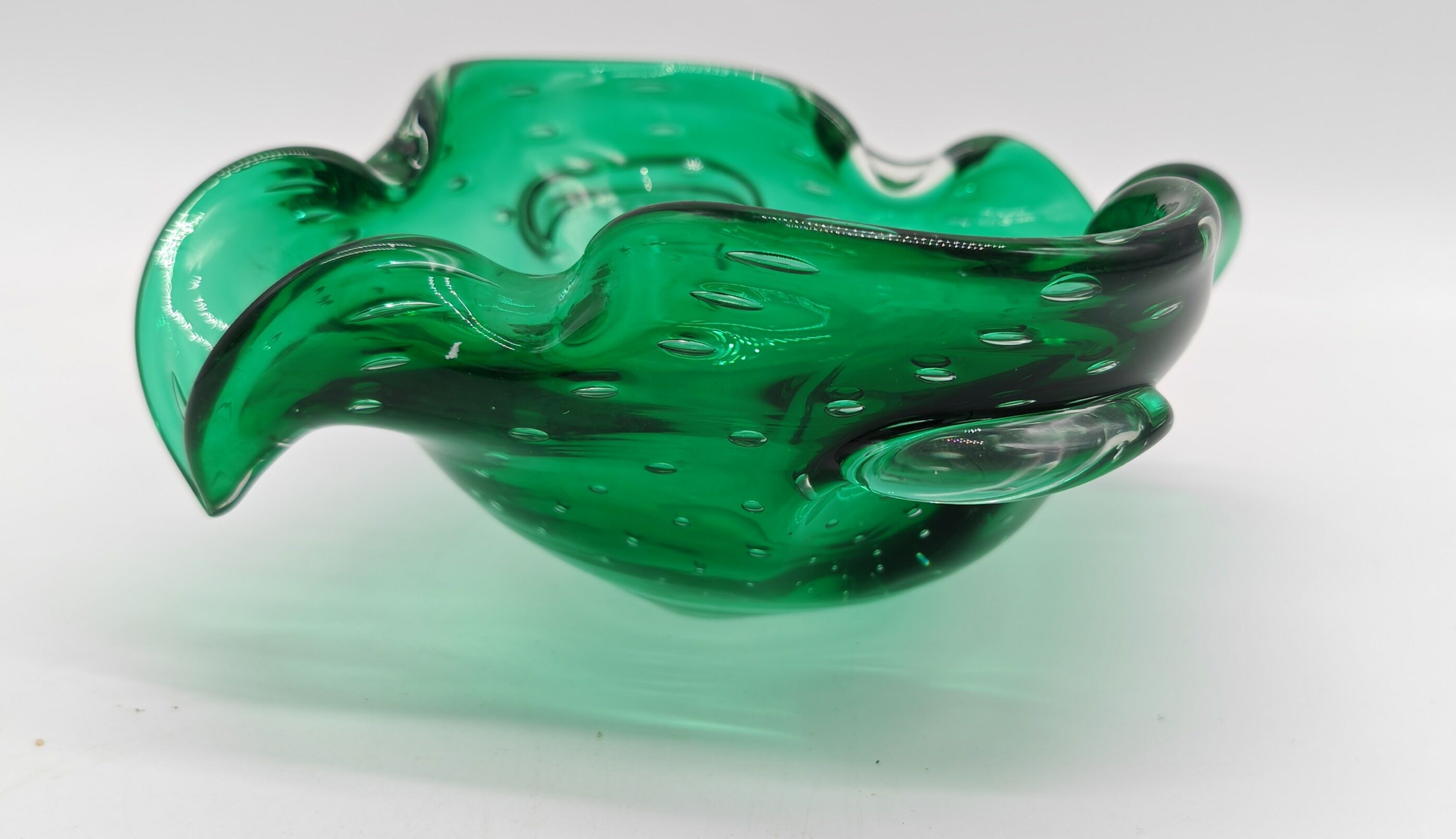 Large ashtray or empty glass pocket Murano bullicante green emeralds from the 60s