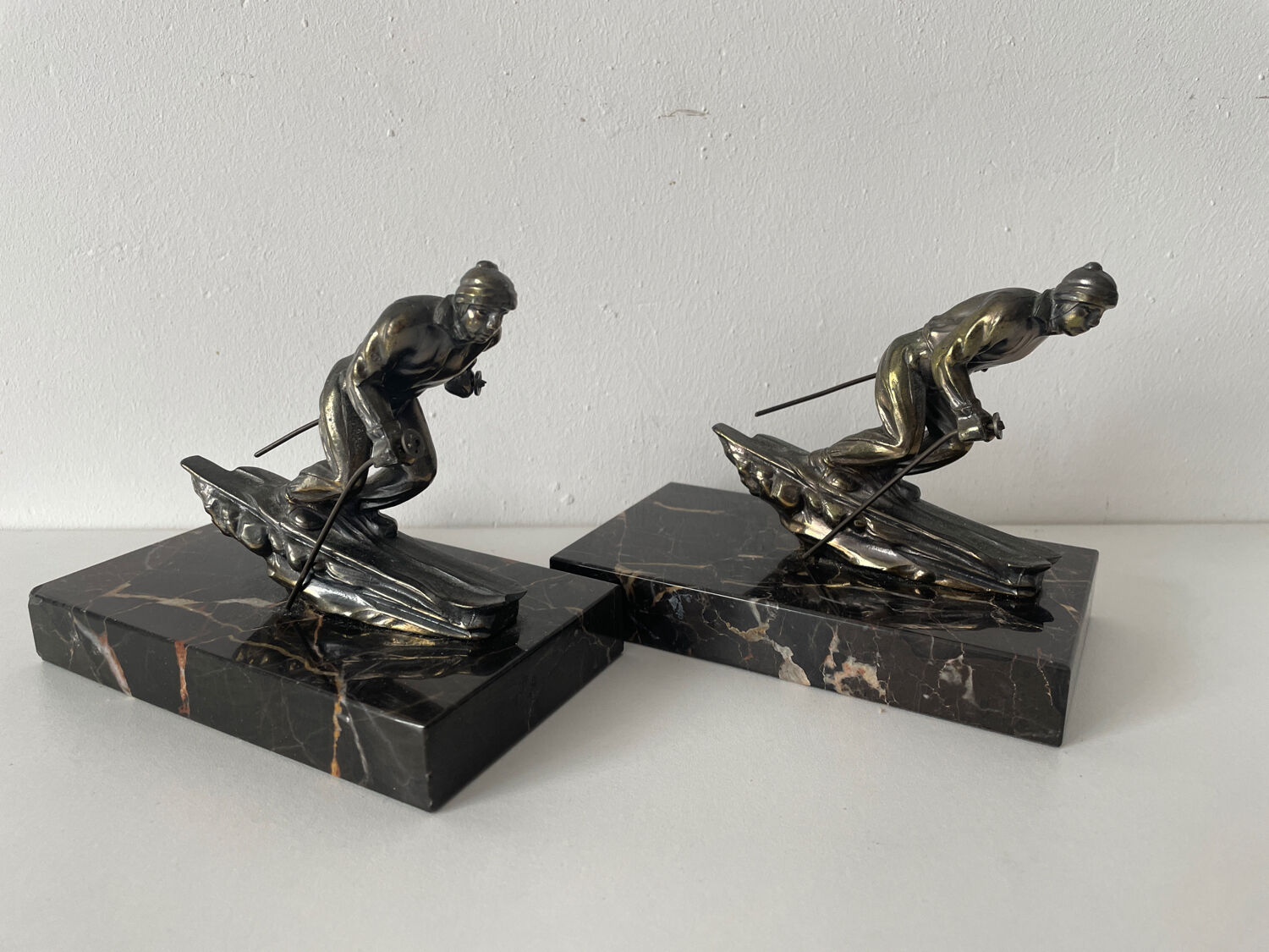 Greenhouse books Art Deco skiers