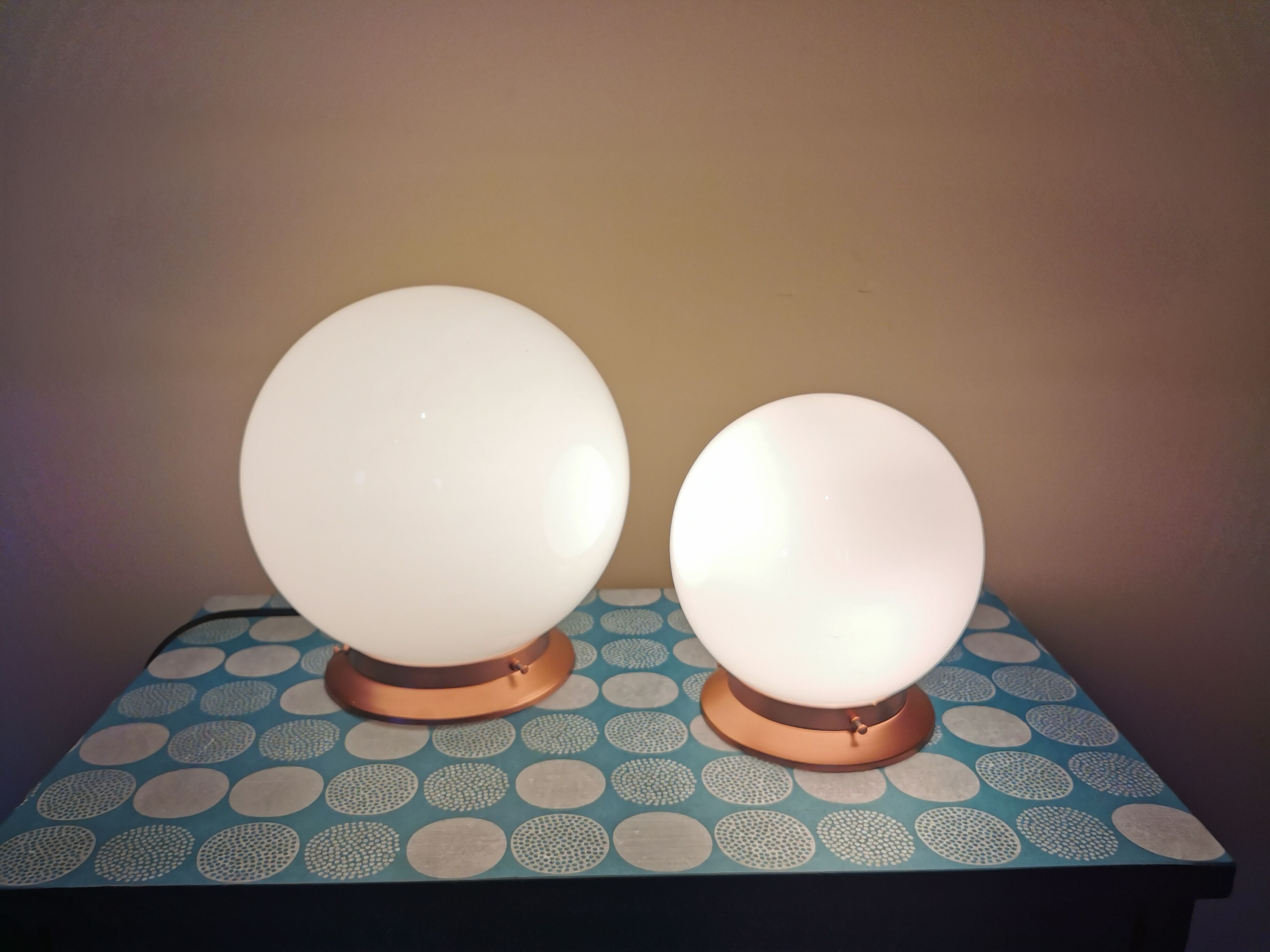 Pair of vintage globe lamps to table