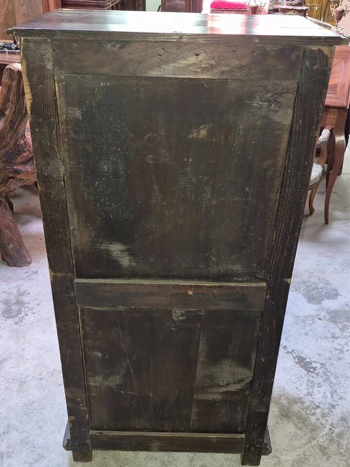 Cabinet en chêne richement sculpté, d’inspiration gothique, datant du XIXe