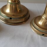 Lot de trois anciens bougeoirs en laiton