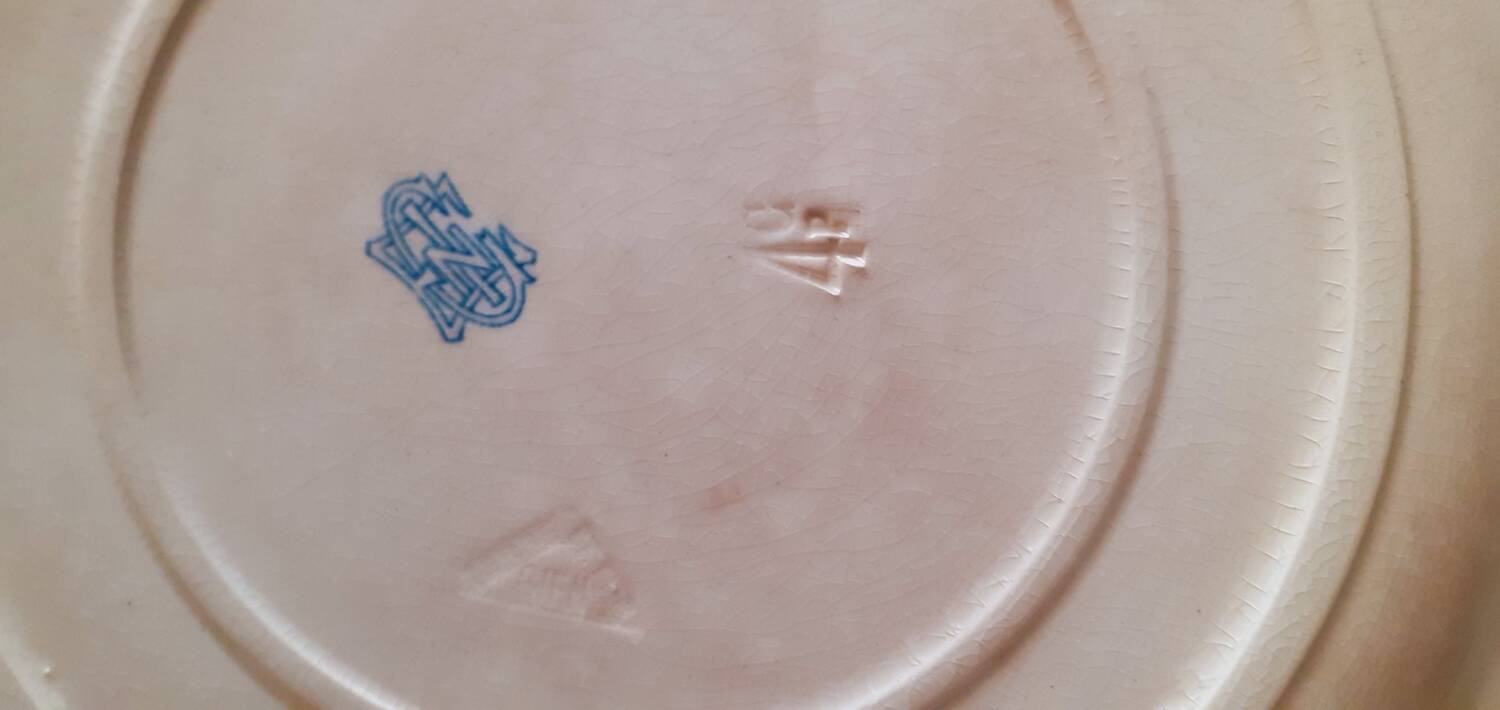 Gien earthenware serving dish circa 1880