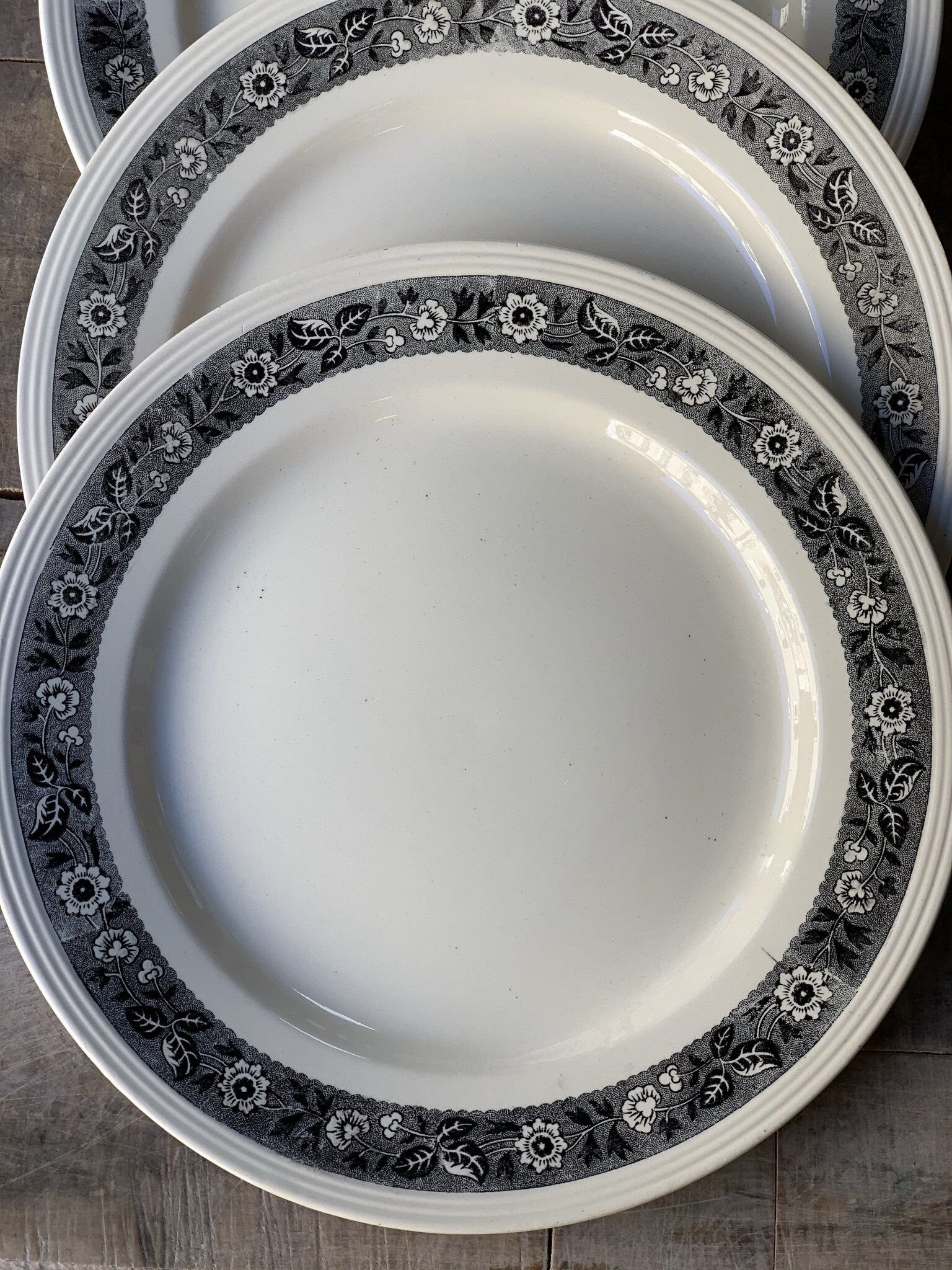 Boch La Louvière flat plate in earthenware