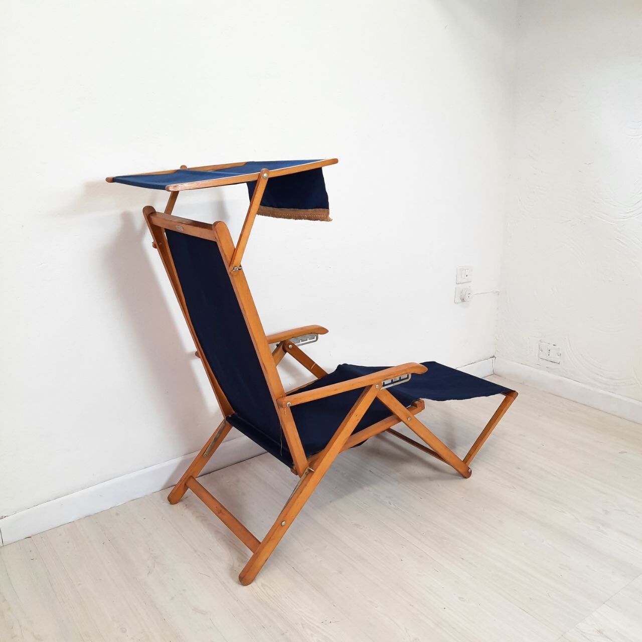 Vintage rehabilitable beach bed, Fratelli Reguitti production