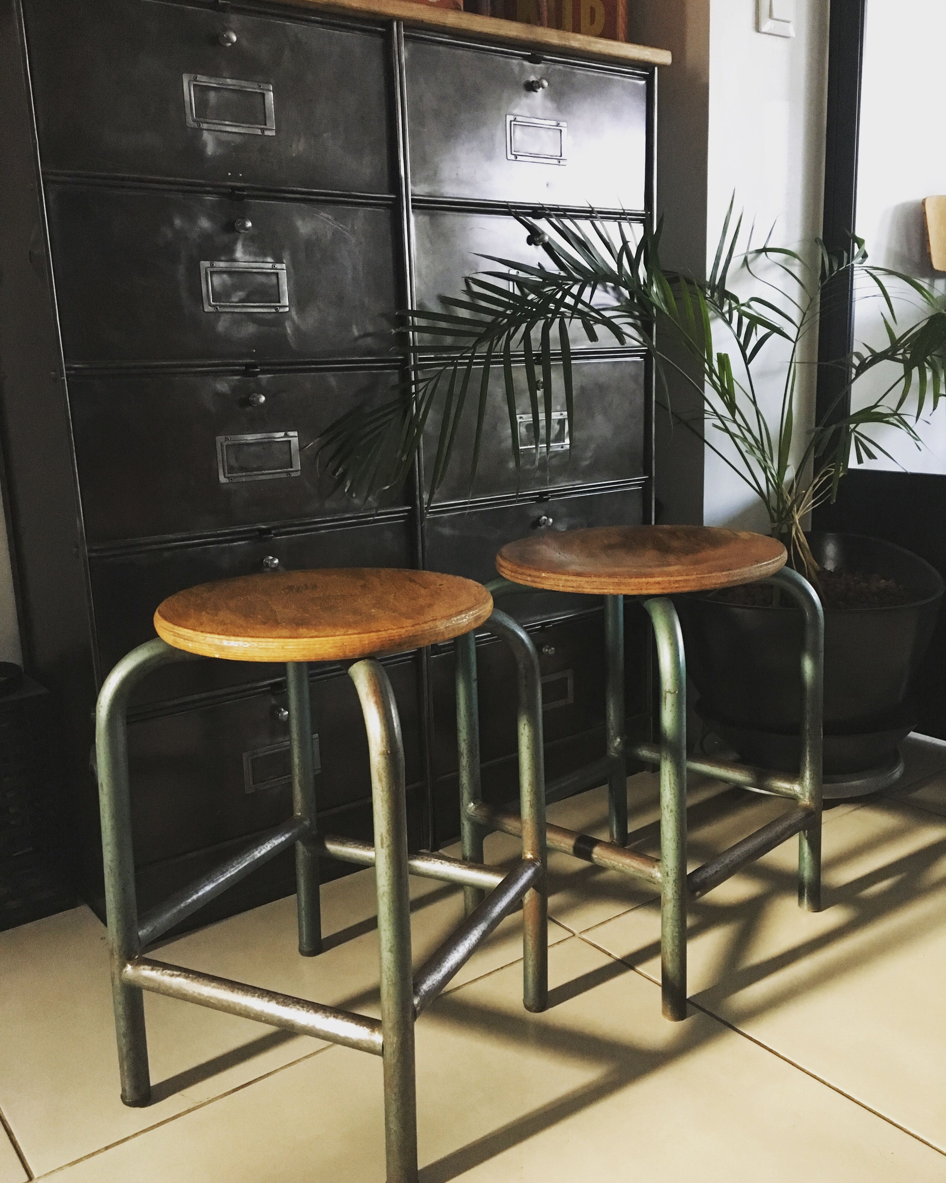 Paire de tabourets industriels