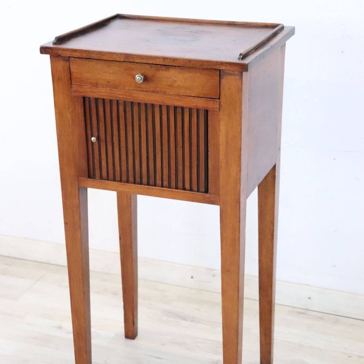Antique Nightstand In Walnut, Italy Early 19th Century