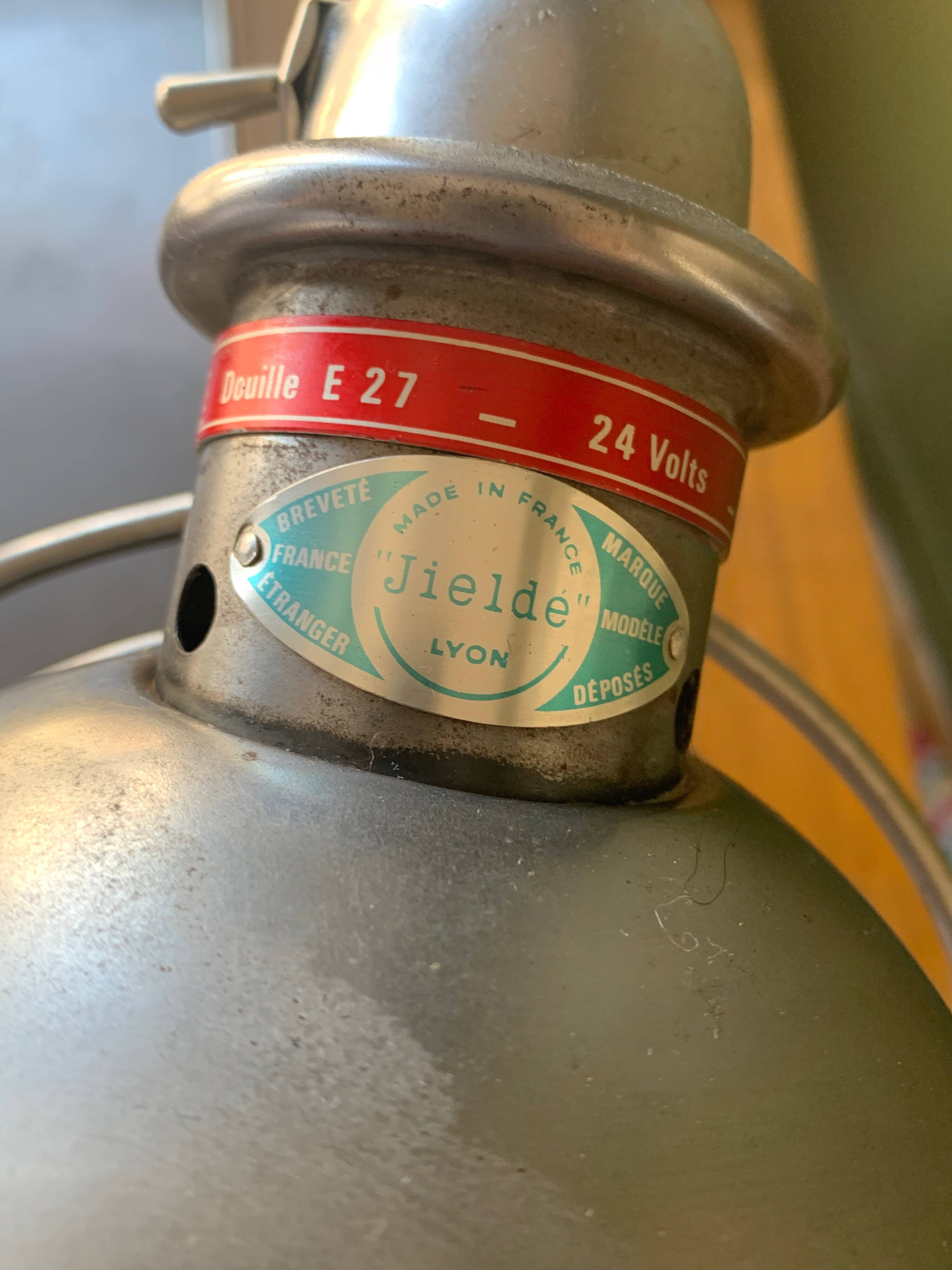 Bureau industriel des poste modifié + lampe Jieldé