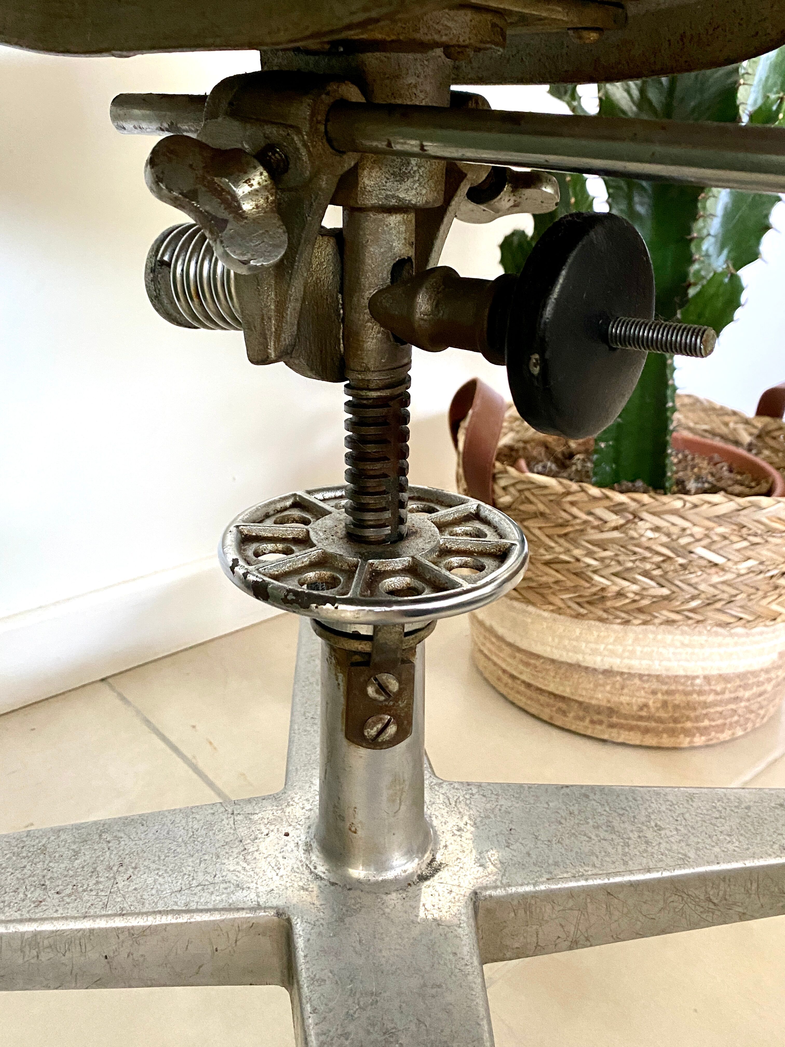 Ancienne chaise d'atelier industrielle
