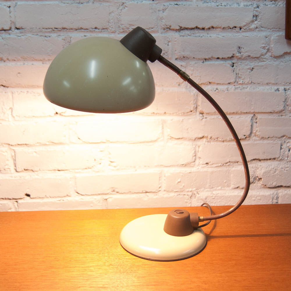 Desk lamp