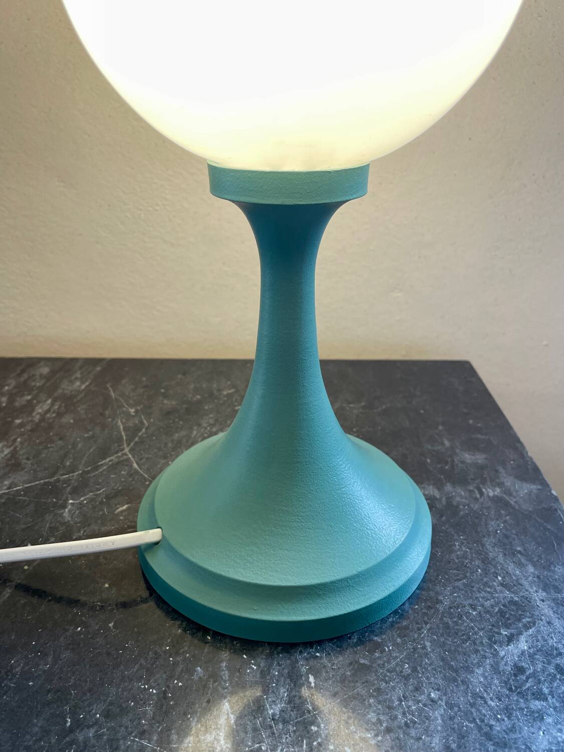 Lampe vintage verte globe opaline
