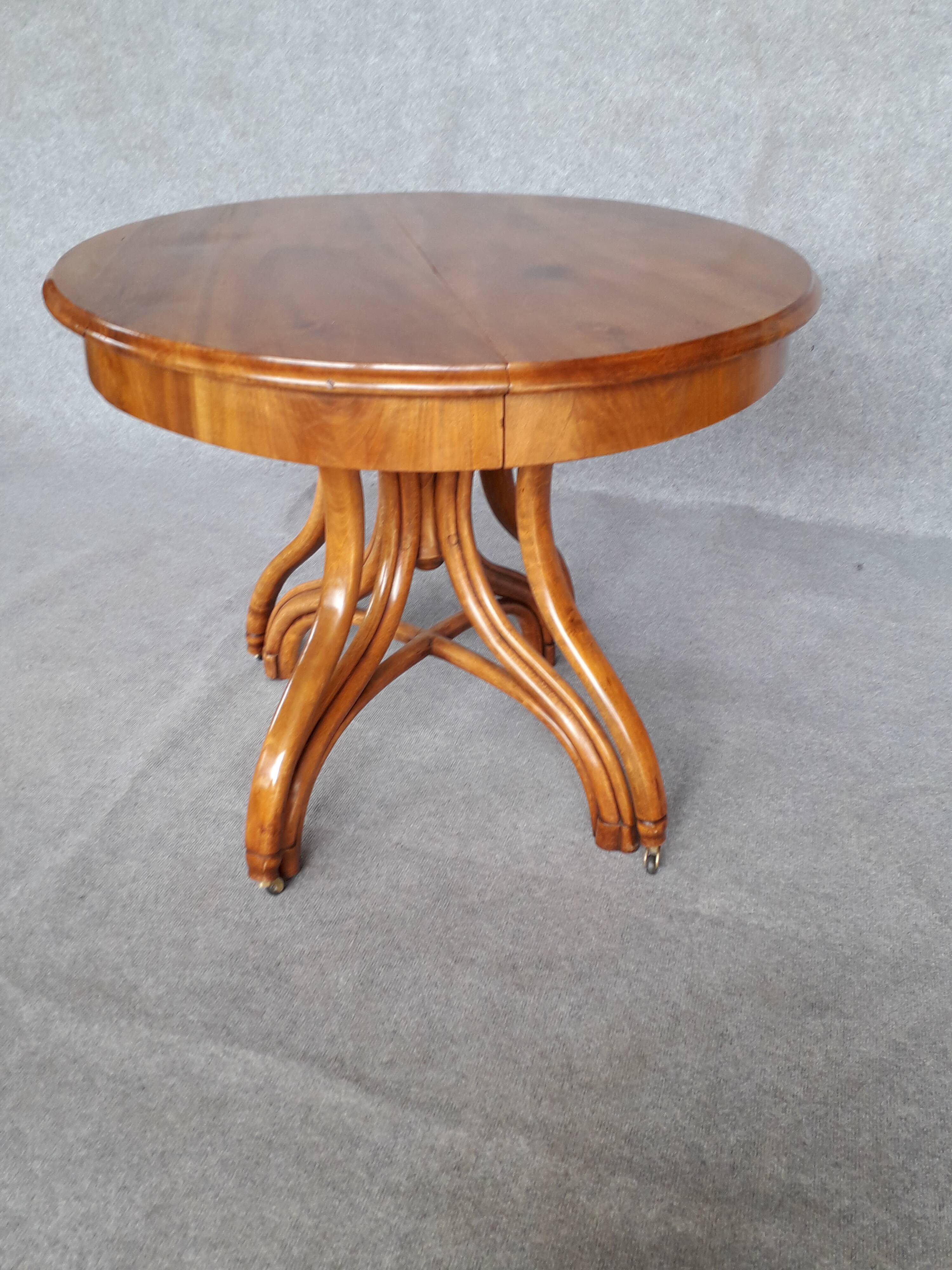 Extending table with vintage bentwood base from the end of the 19th century
