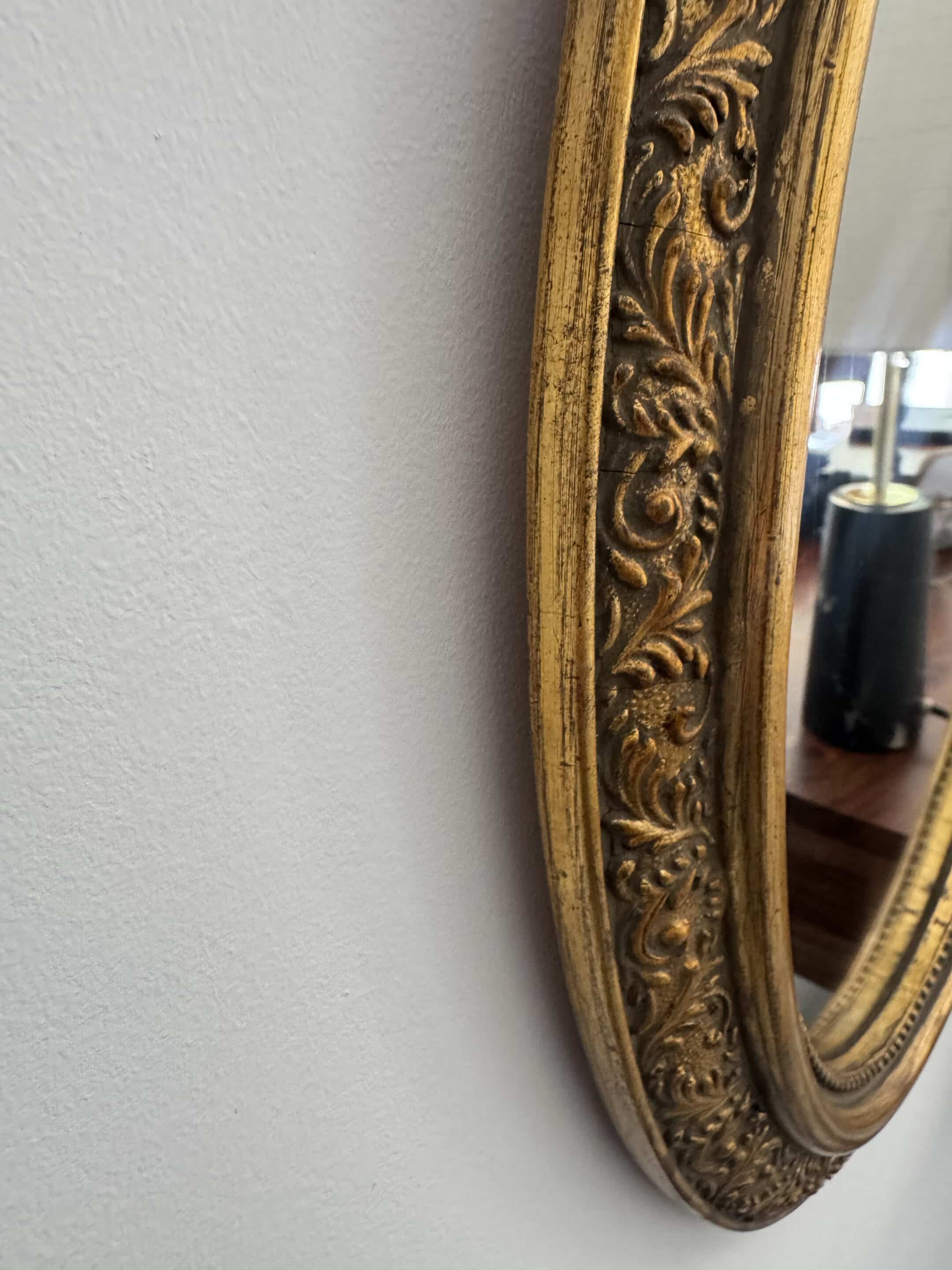 Oval gold mirror in Napoléon III style