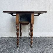 Table d'appoint, de toilette ancienne en bois