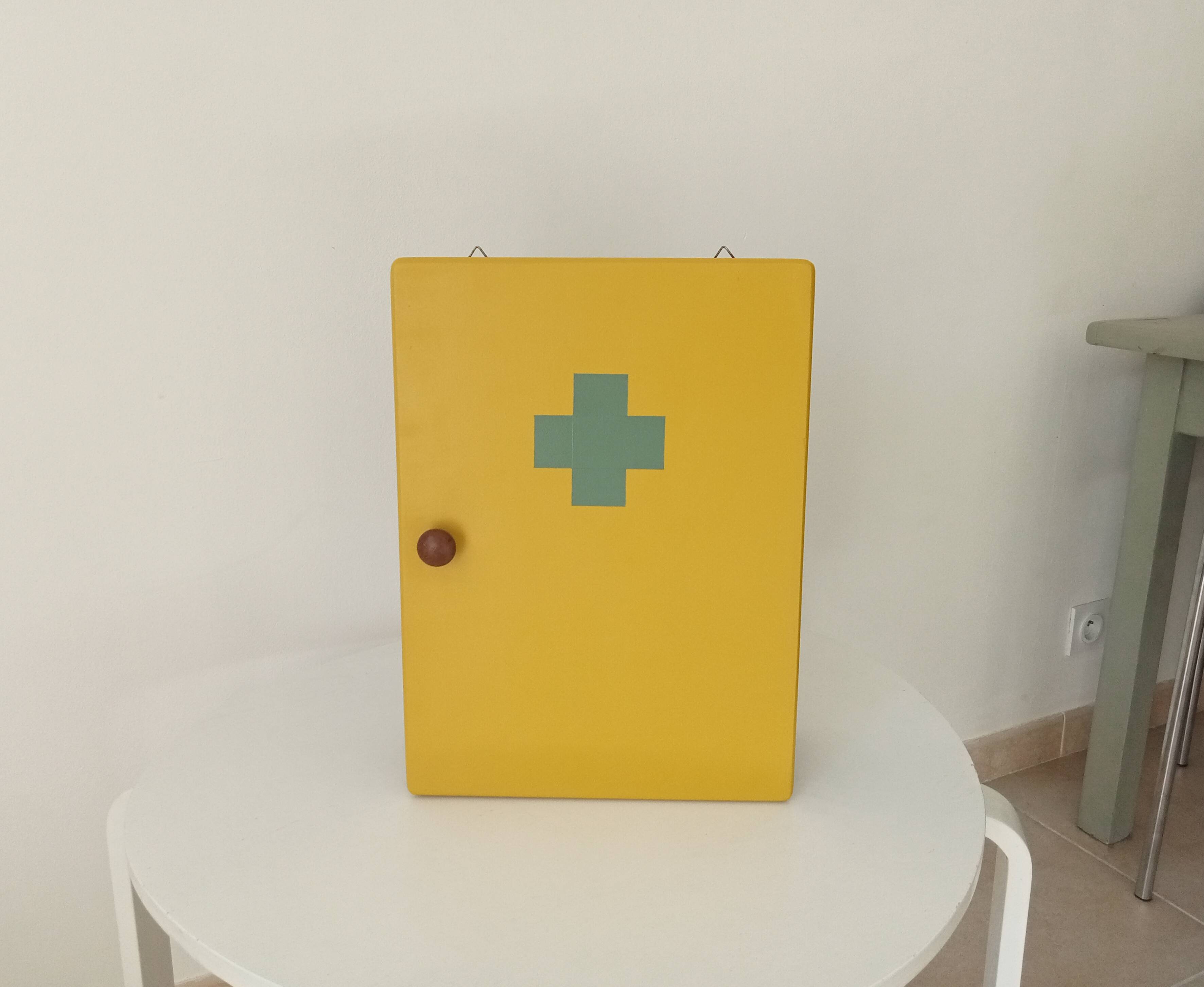 Vintage medicine cabinet 50s/60s