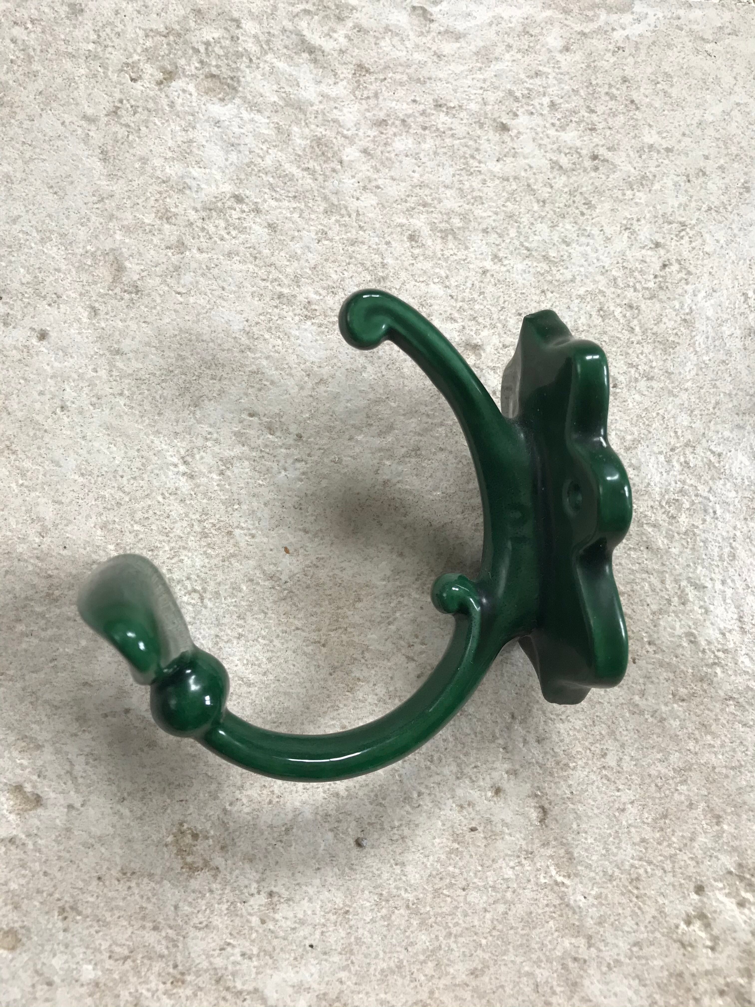 Pair of enamelled cast iron pads