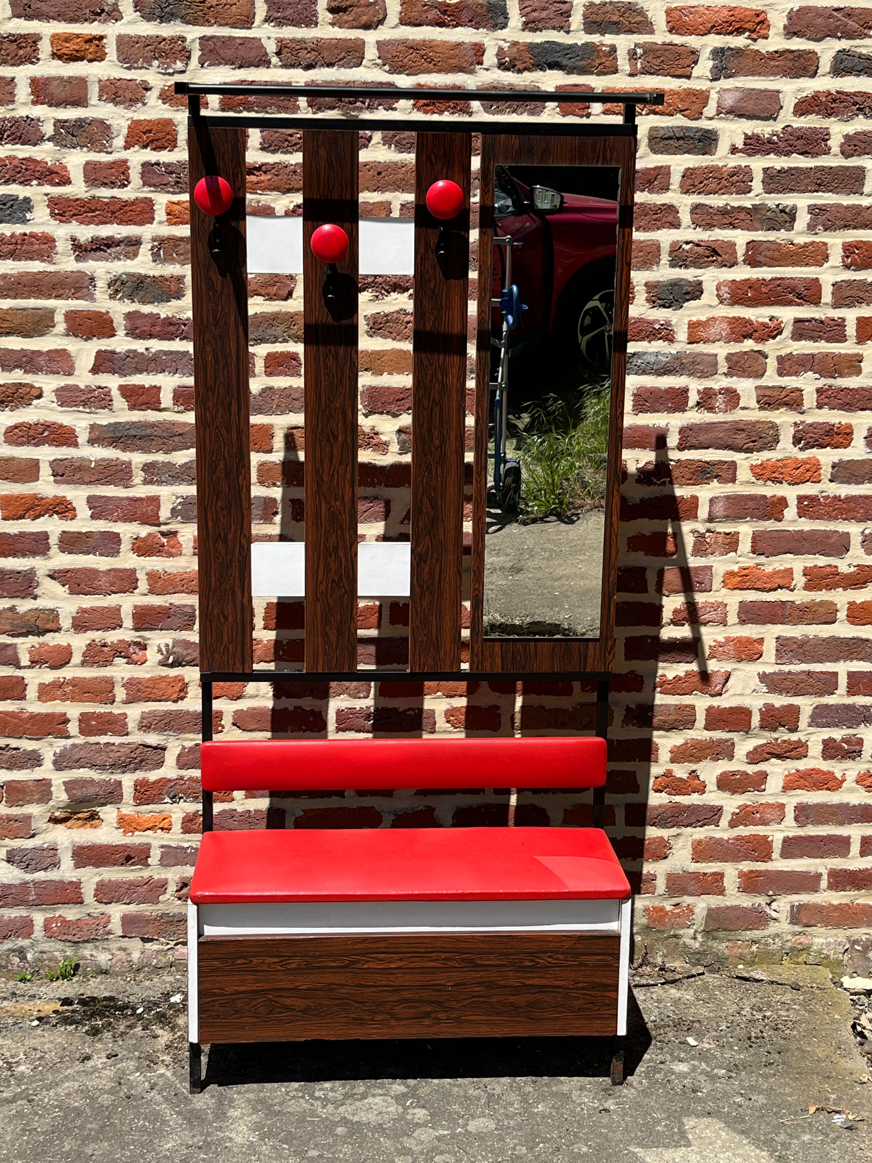 Vintage entrance hall with bench and mirror