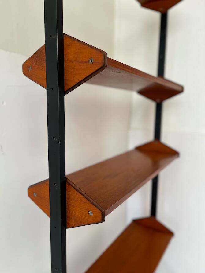 Italian standing shelf