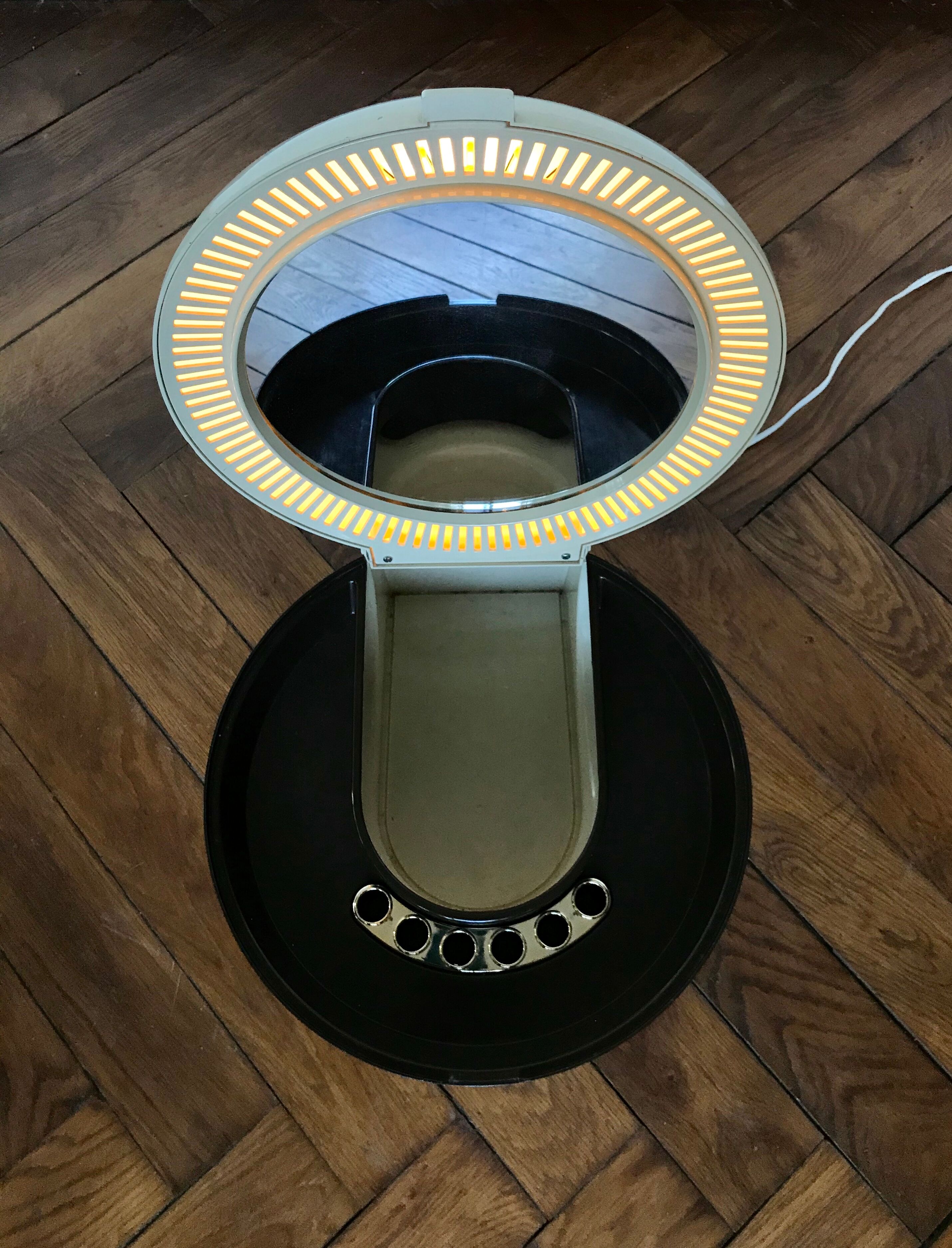 UFO table hairdresser, 1970