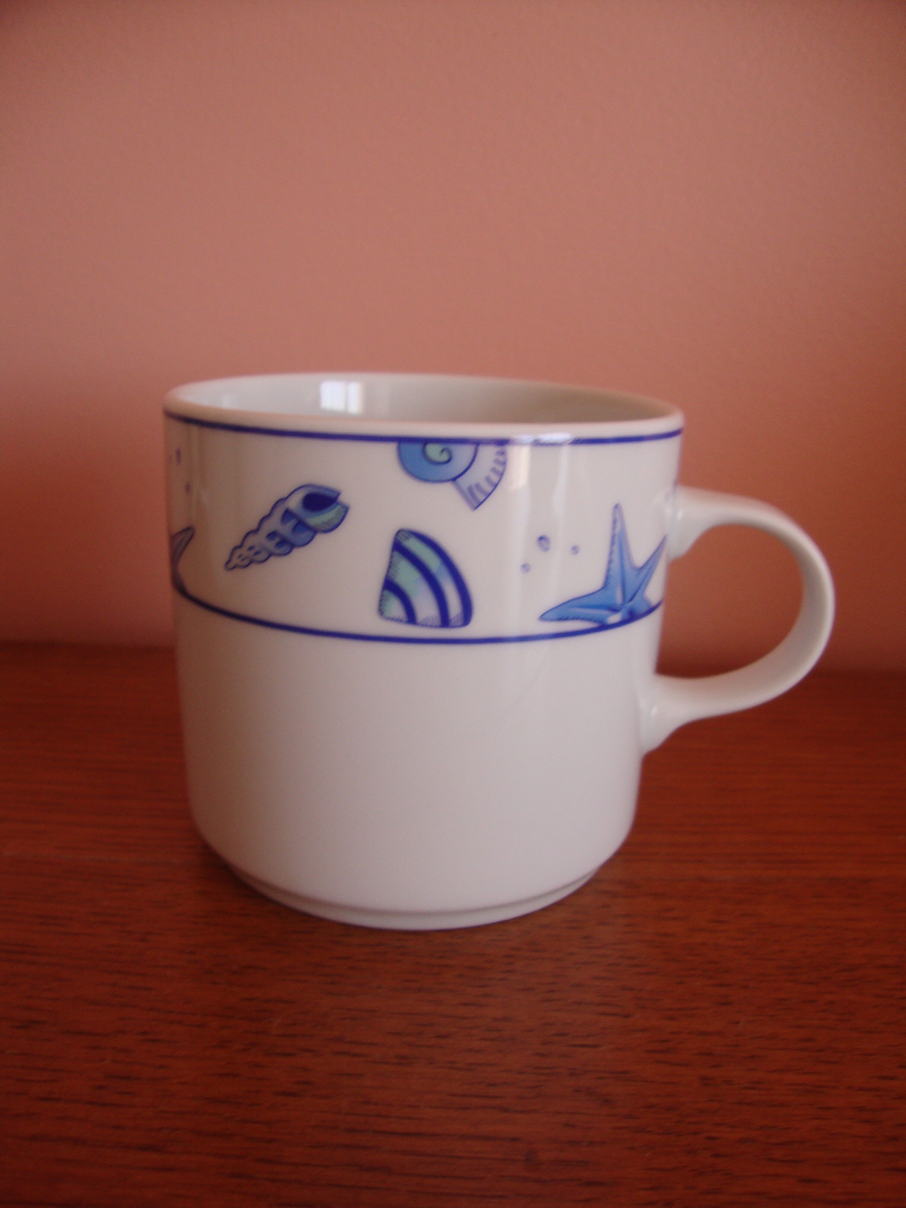 2 coffee or tea cups in porcelain deco seaside
