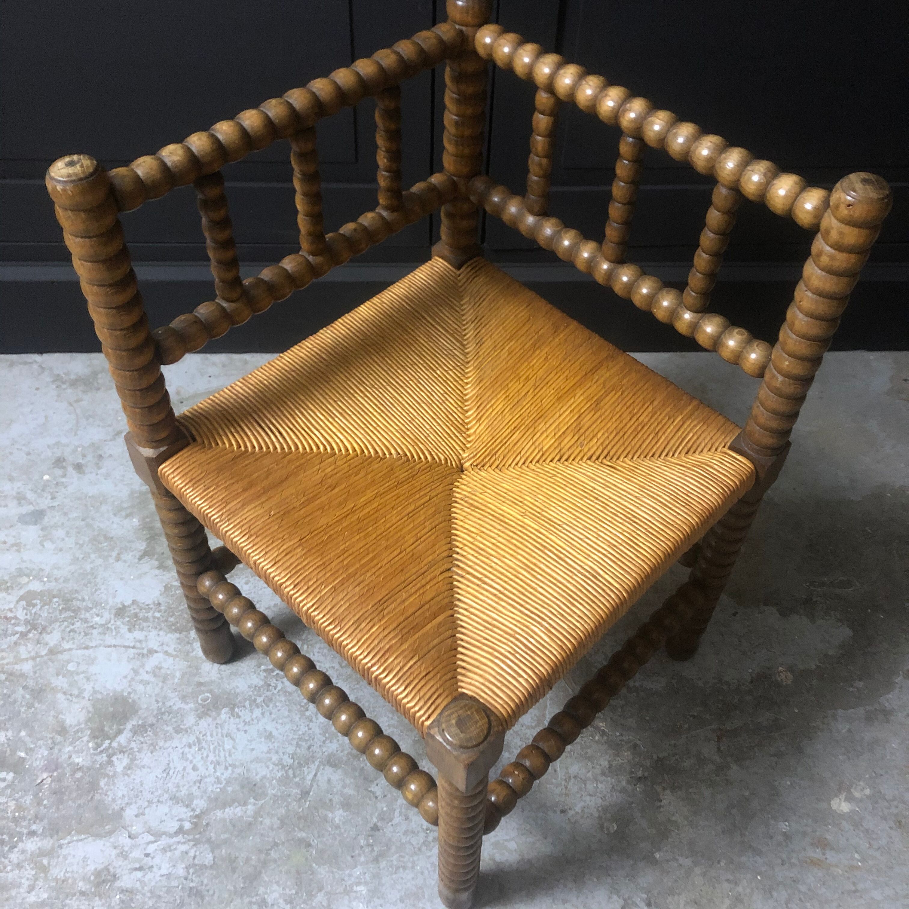 Mulched fire corner chair