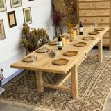 Solid oak farmhouse table with 2 central extensions