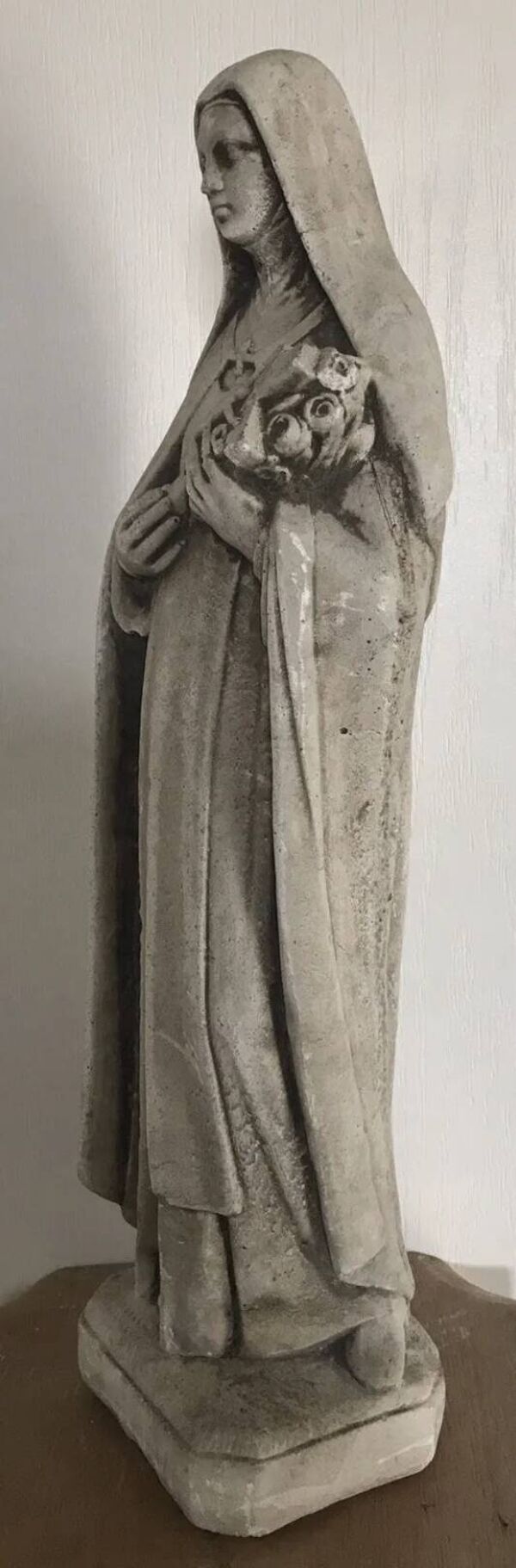 Statue religieuse de sainte thérèse de lisieux « la petite fleur de jésus » en pierre