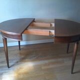 Round table with extensions
