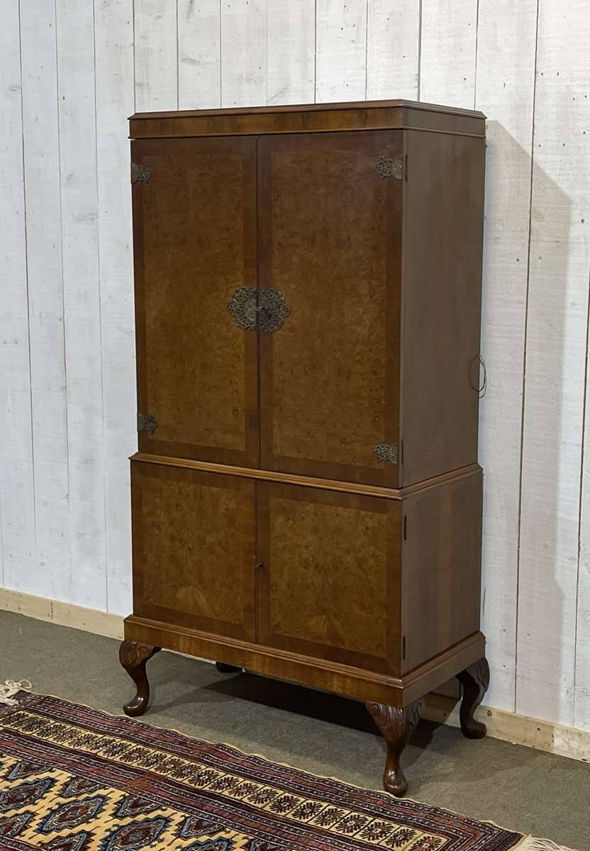 1950s English buffet bar in walnut and walnut burl.