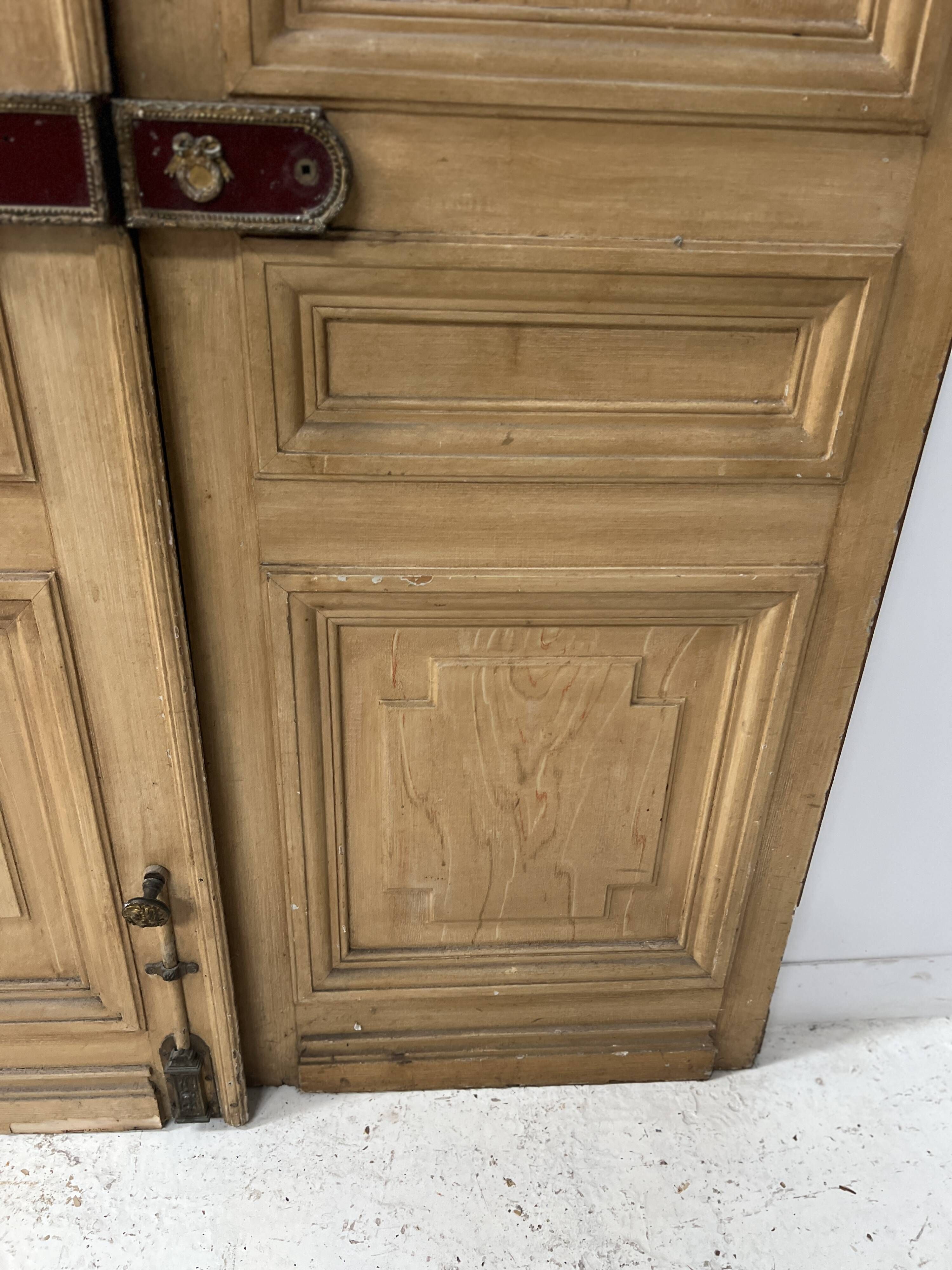 Pair of Haussmann-style double passage doors in patinated oak from the 19th century.